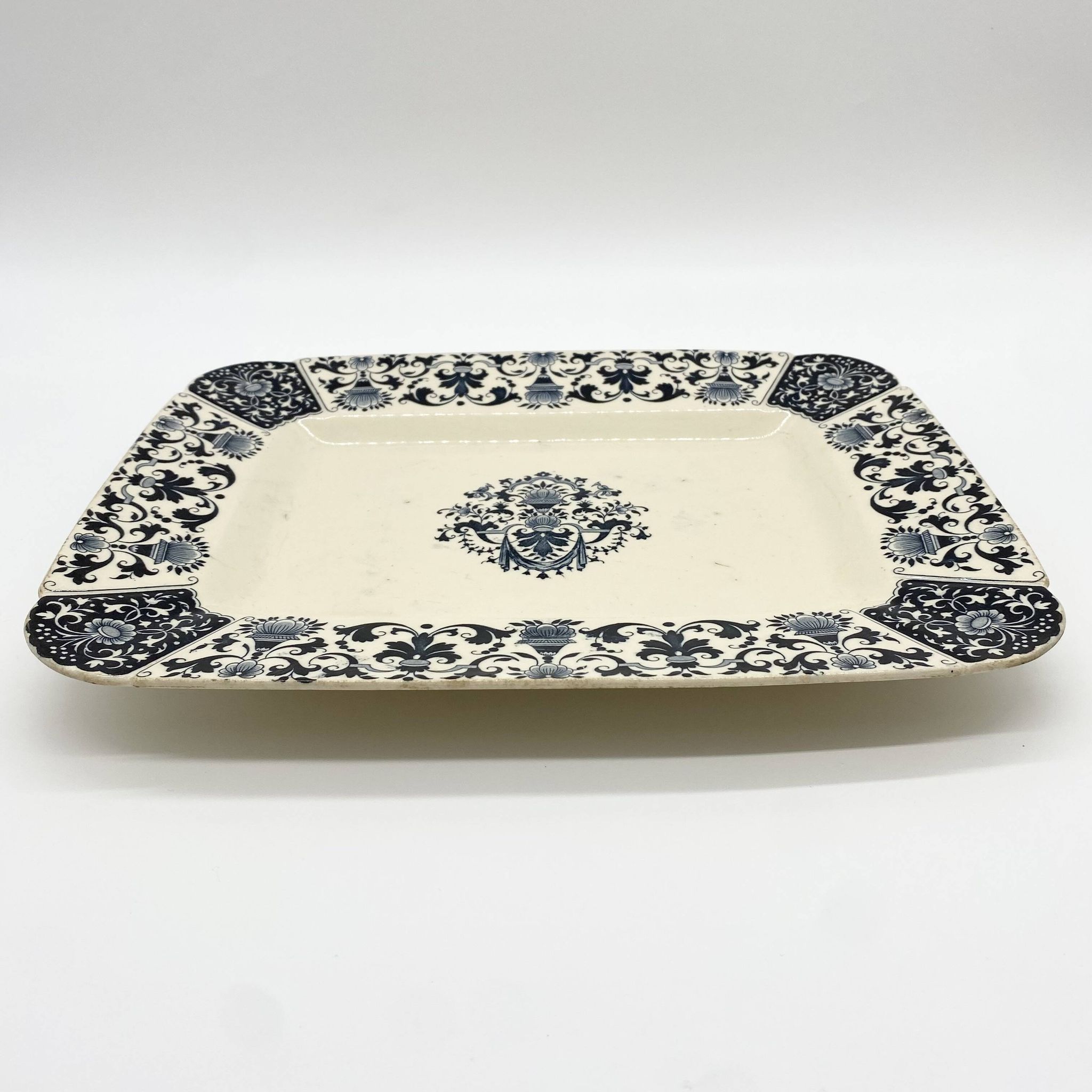 Gien earthenware dish "Terre de Fer", "Ibis" service, 1876