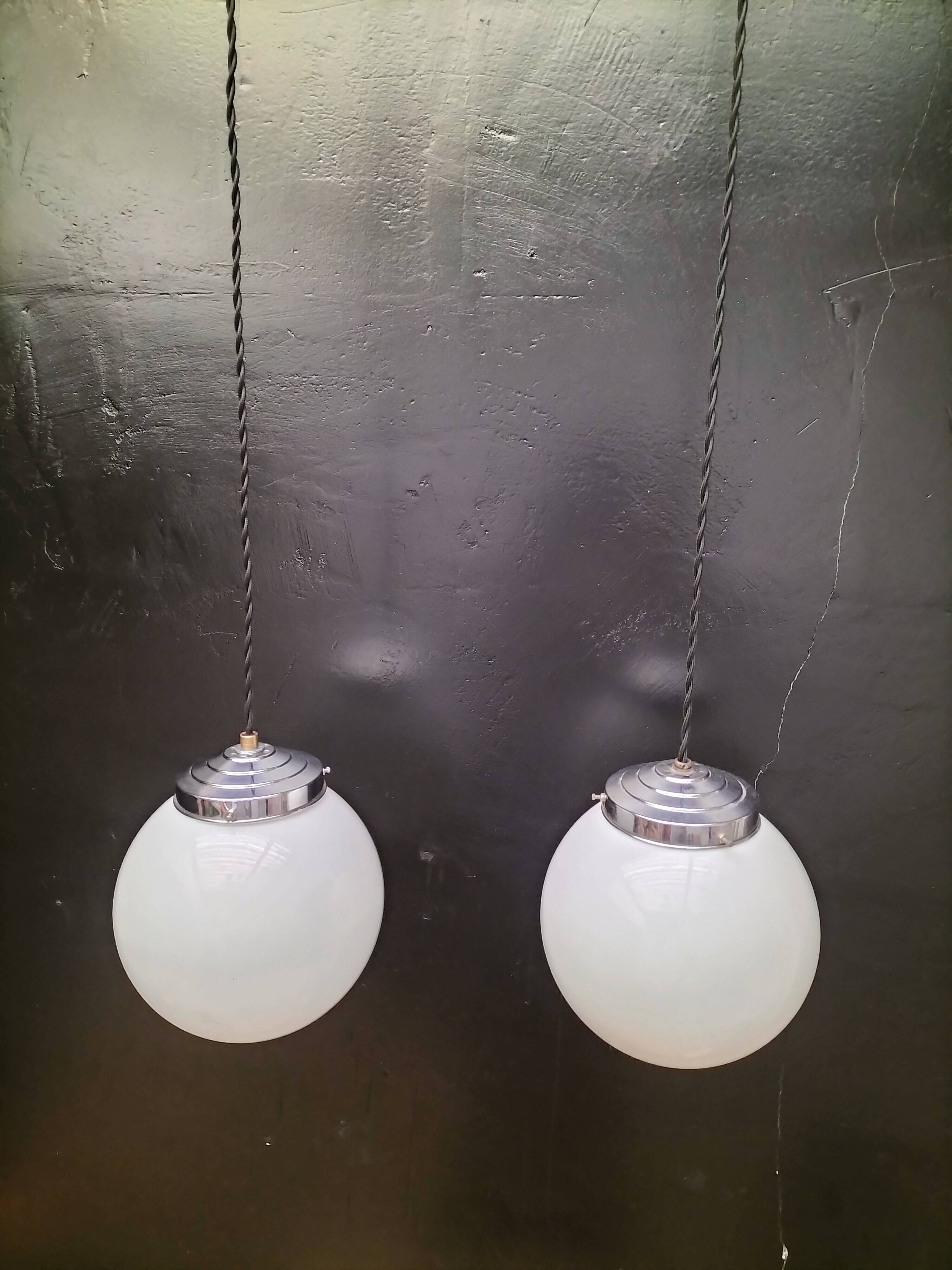 Opaline ball suspensions