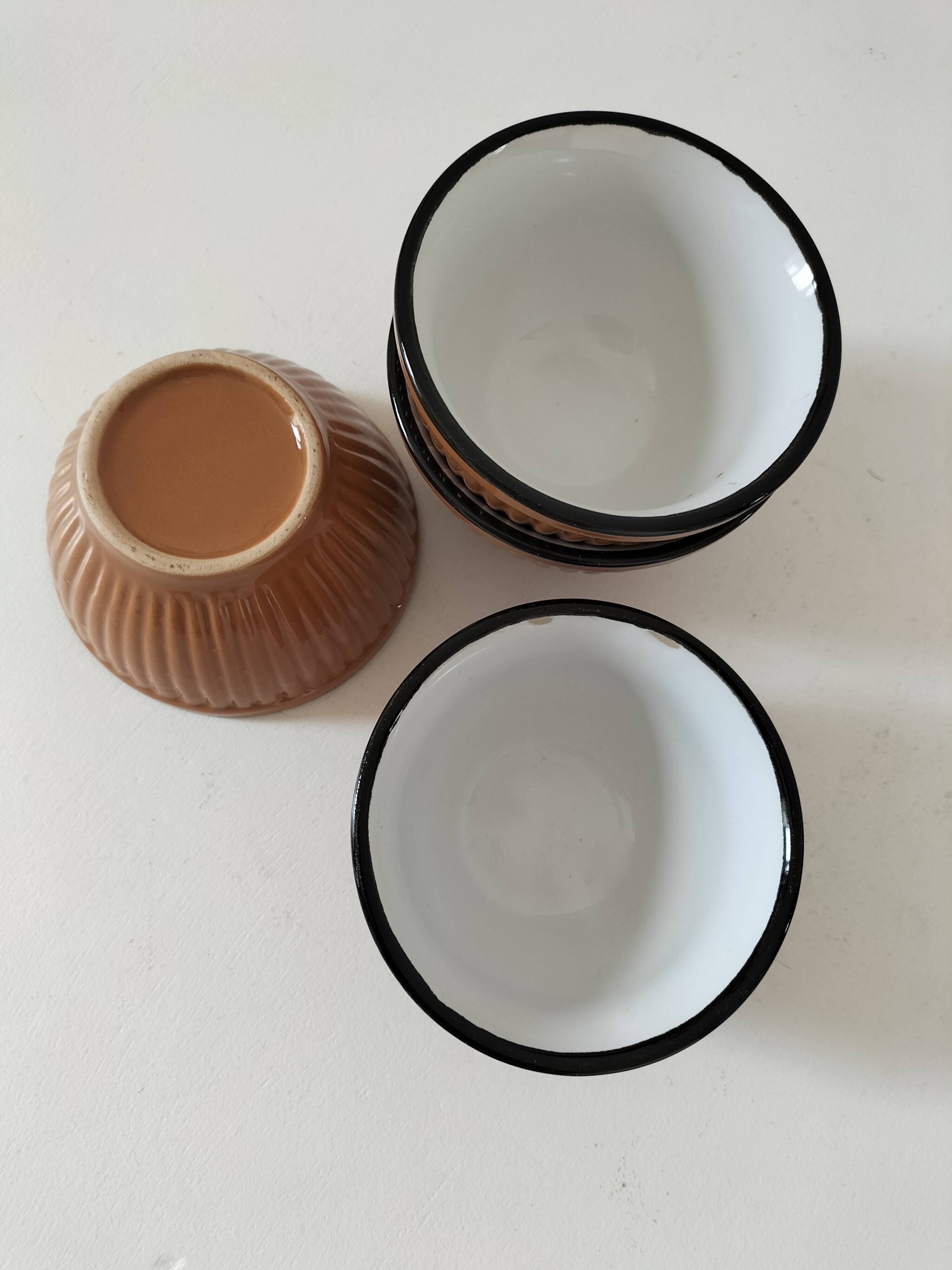 4 petits bols vintage en grès brun et liseré noir
