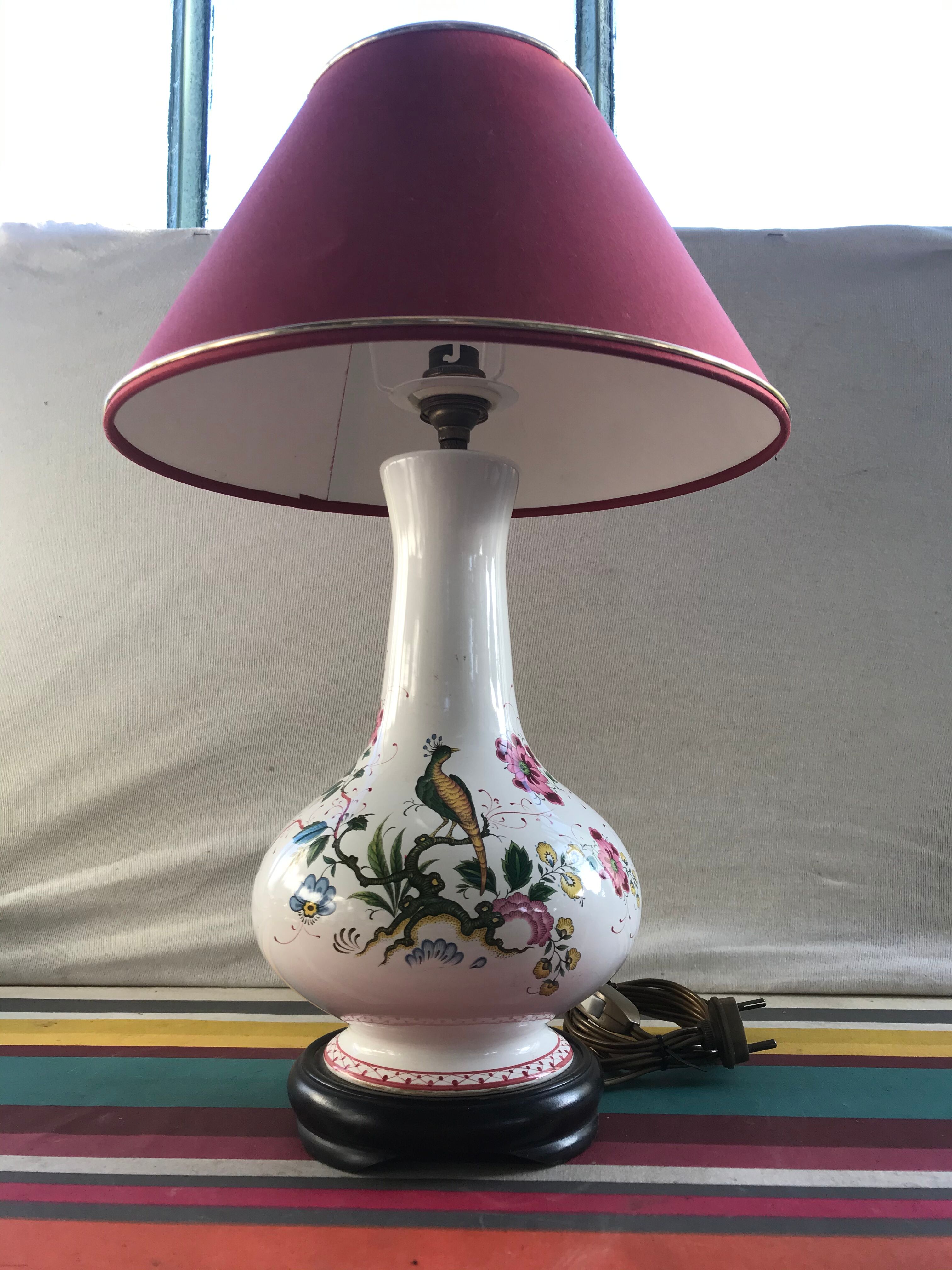 Old ceramic lamp art de Rodez in red burgundy vintage lampshade