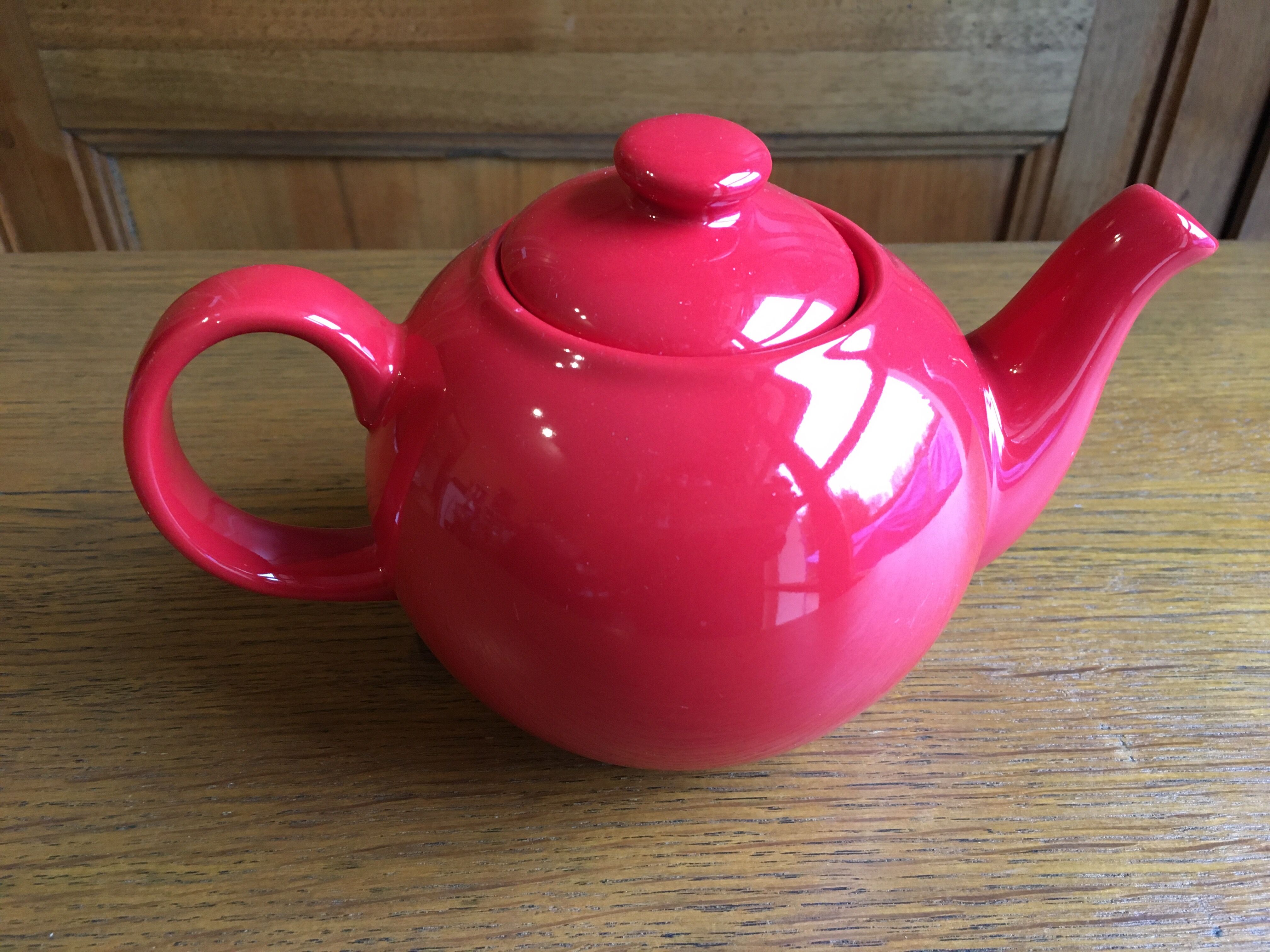 Sema red teapot