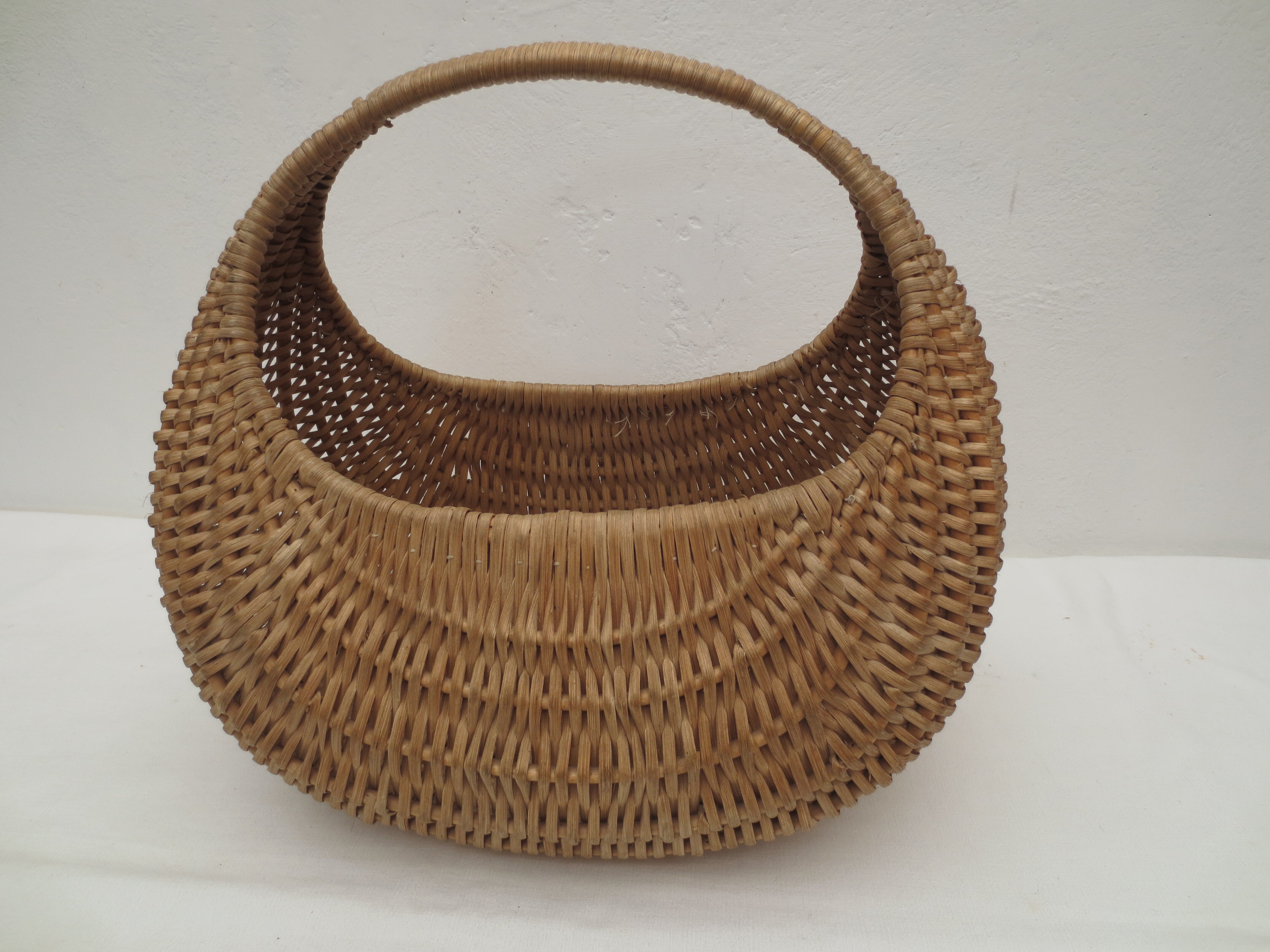 Gondola basket of the 60s in quality woven wicker