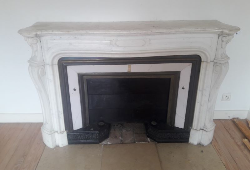 Fireplace XIX ° marble louis XV style with narrowed and floor slabs