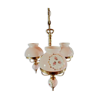 Suspension laiton trois feux opaline rose motif de fleurs