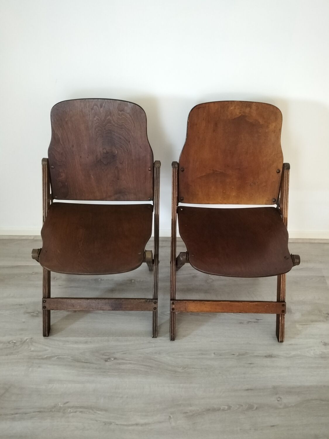 Folding chairs in US armed wood