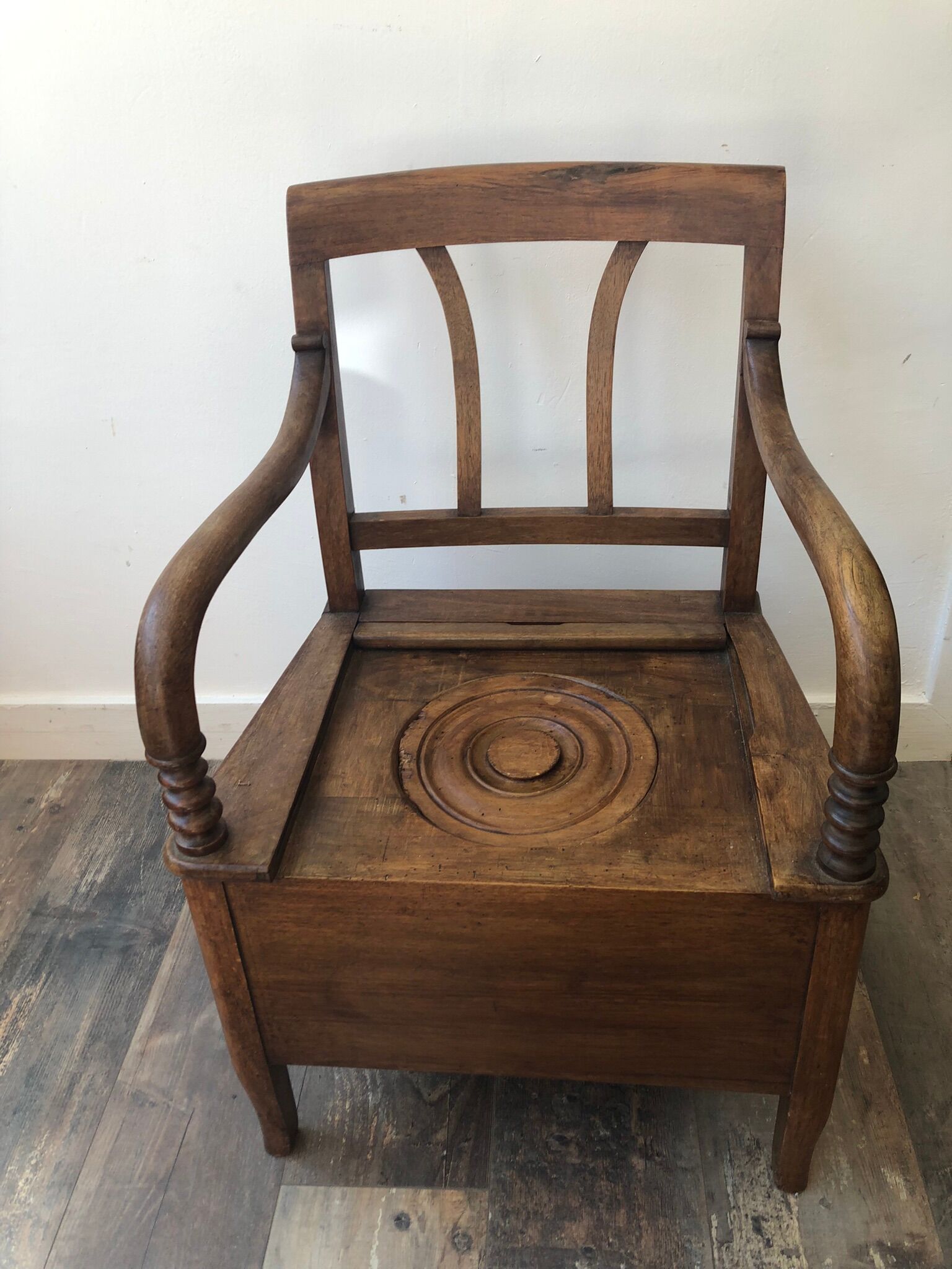 Pierced chair XIX in walnut