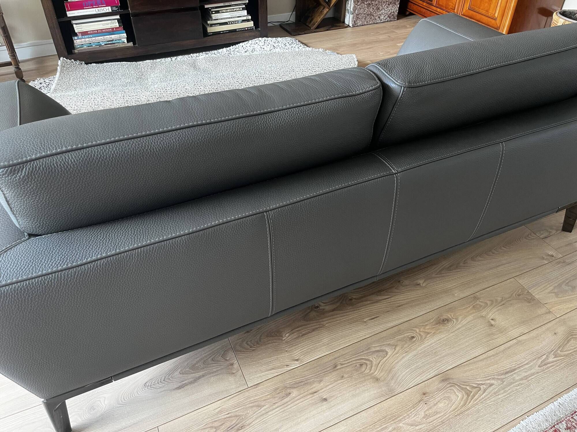 Roche Bobois Réflexion model sofa in taupe leather, 2.5 seats.