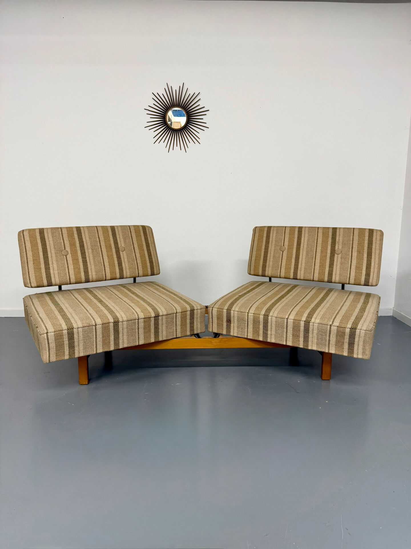 Vintage Daybed sofa bed design by Wilhelm Knoll model Stella from the 1960s.