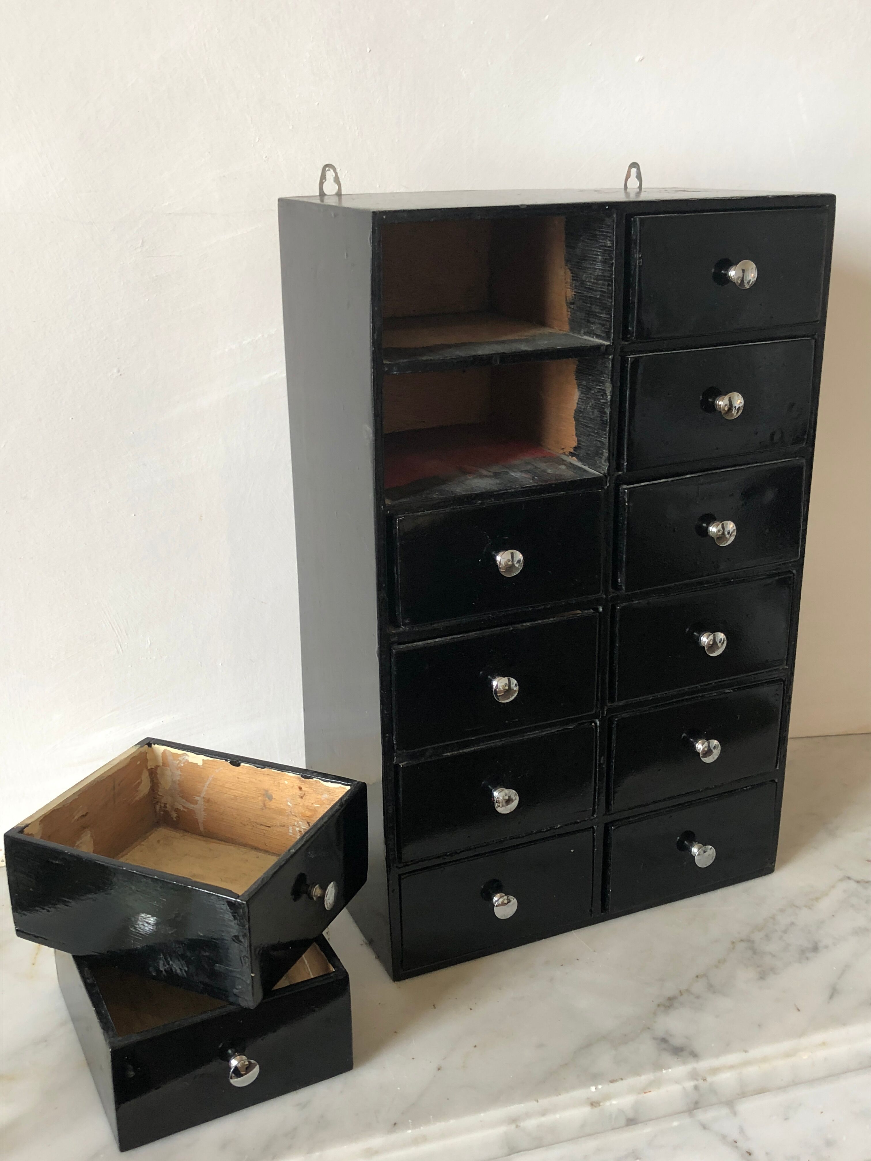 Drawer cabinet