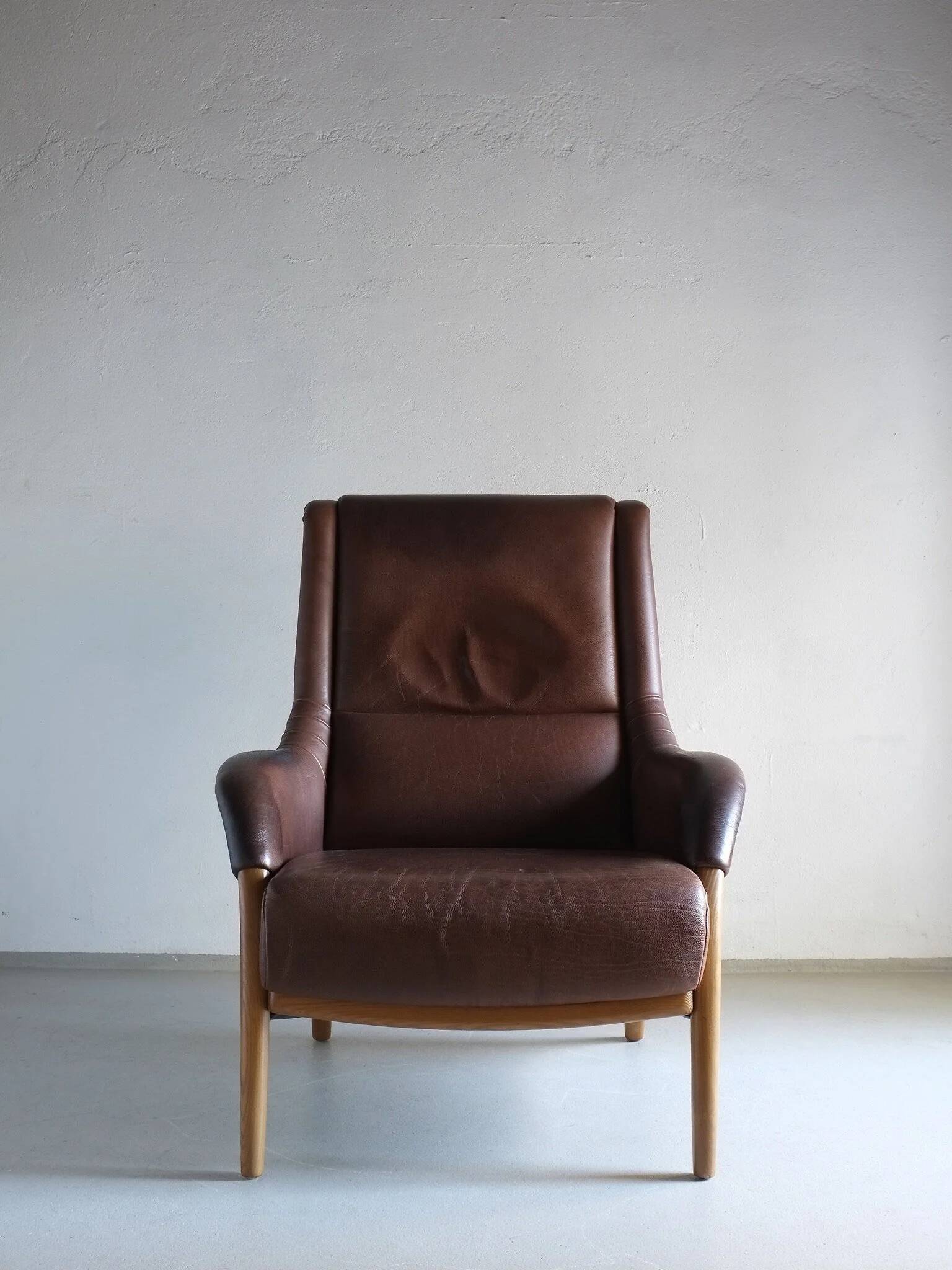 Brown leather lounge chair | Netherlands | 1980s