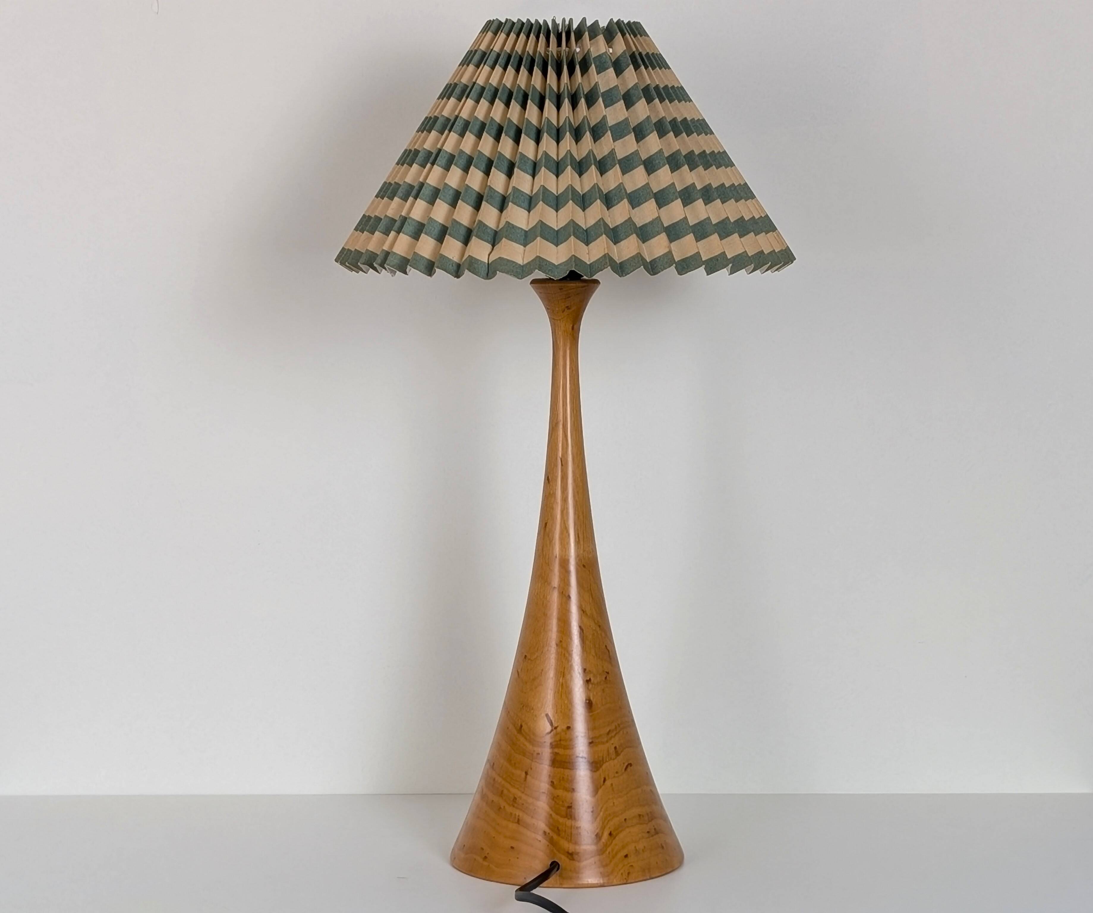 Lampe en bois tourné