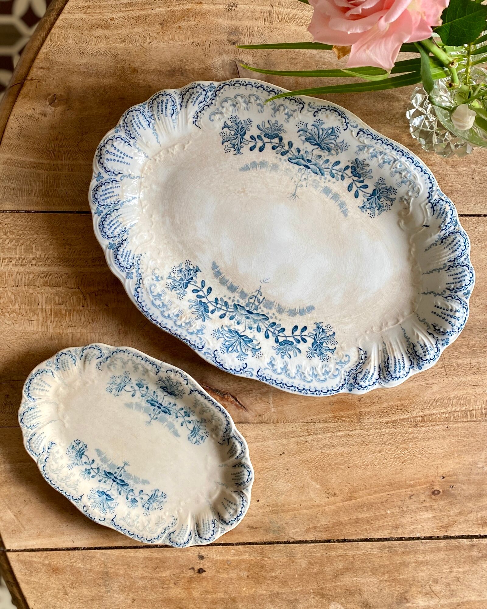 Set of 2 raviers, vintag dishes in iron earth, Regency model of Saint Amand