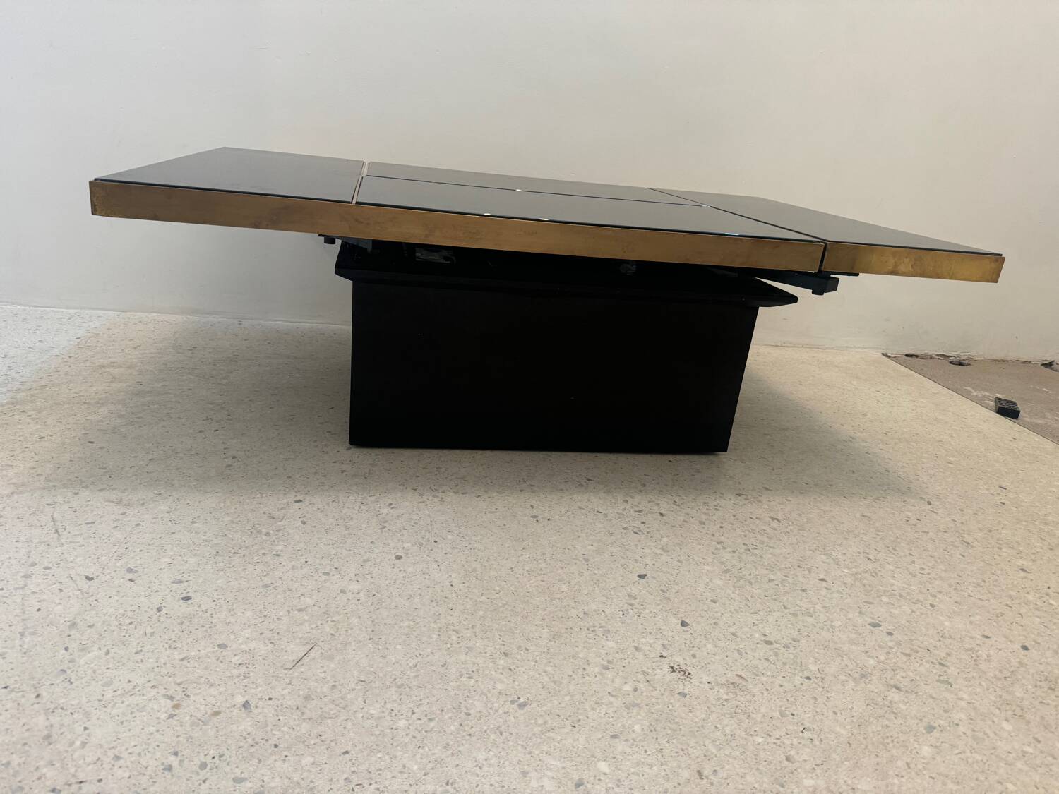 Sliding coffee table - hidden bar - Belgo Chrom