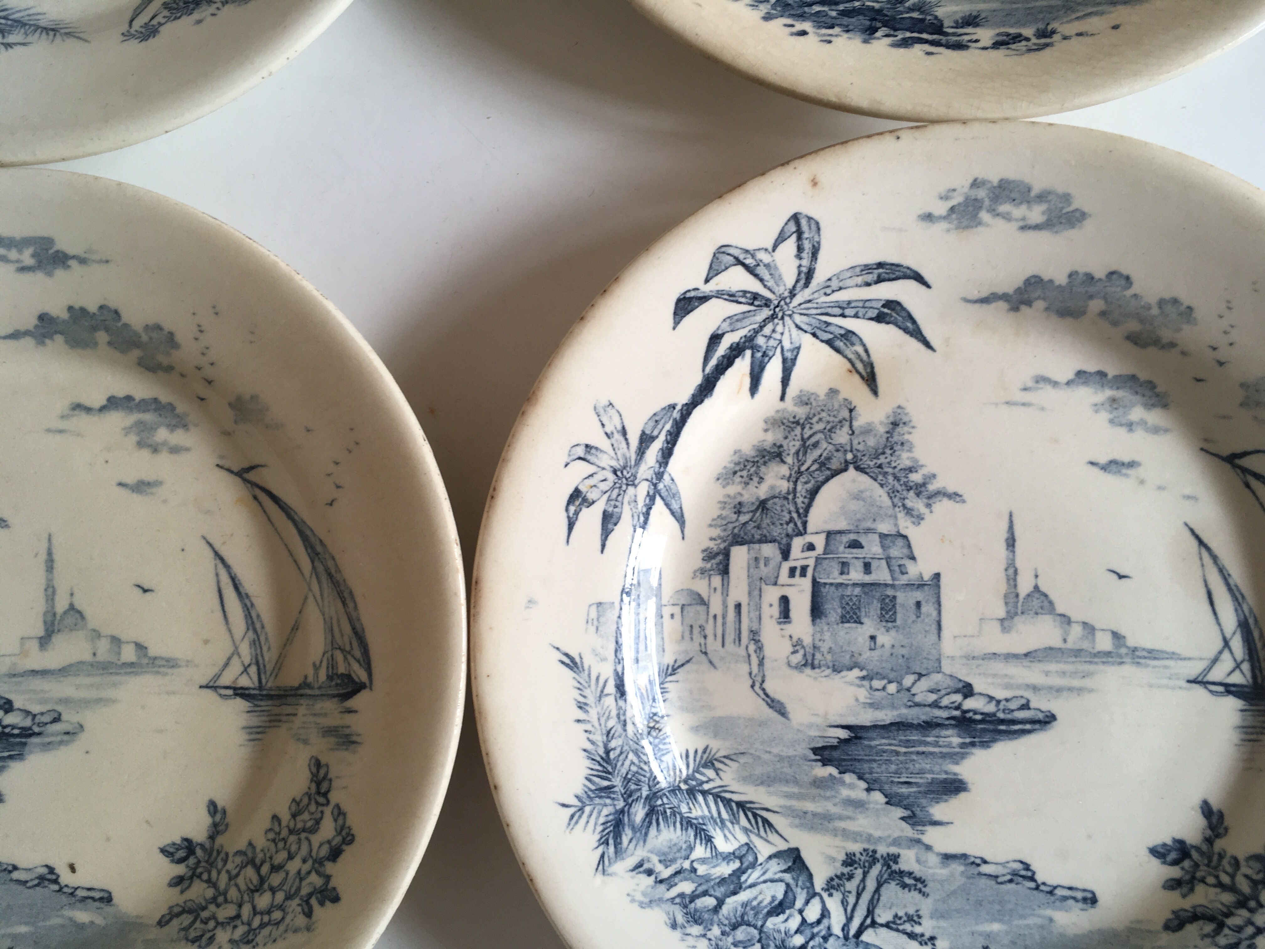 Set de 6 assiettes de faience de Gien vers 1880 décor Vue d'Orient