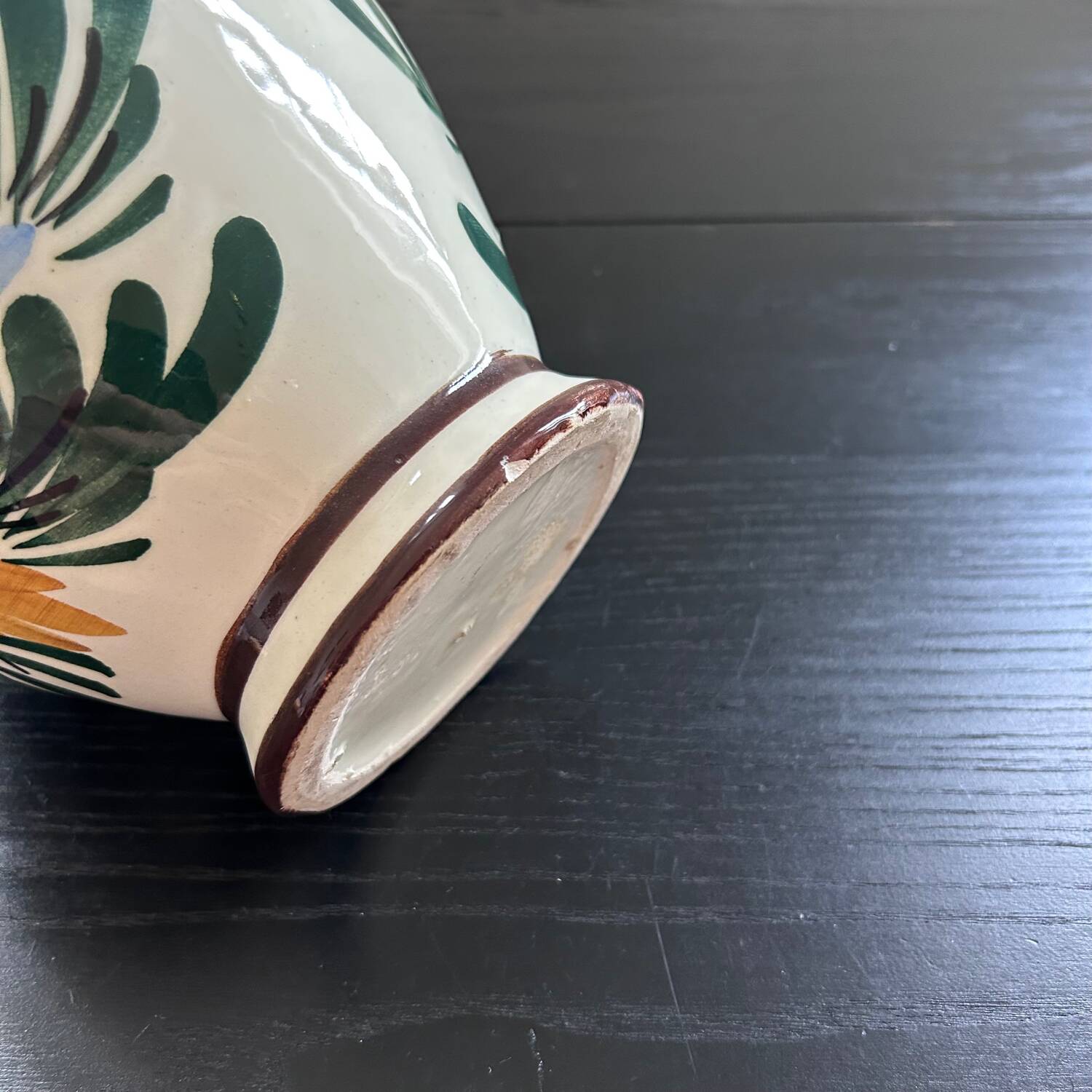 Water bottle with floral decoration