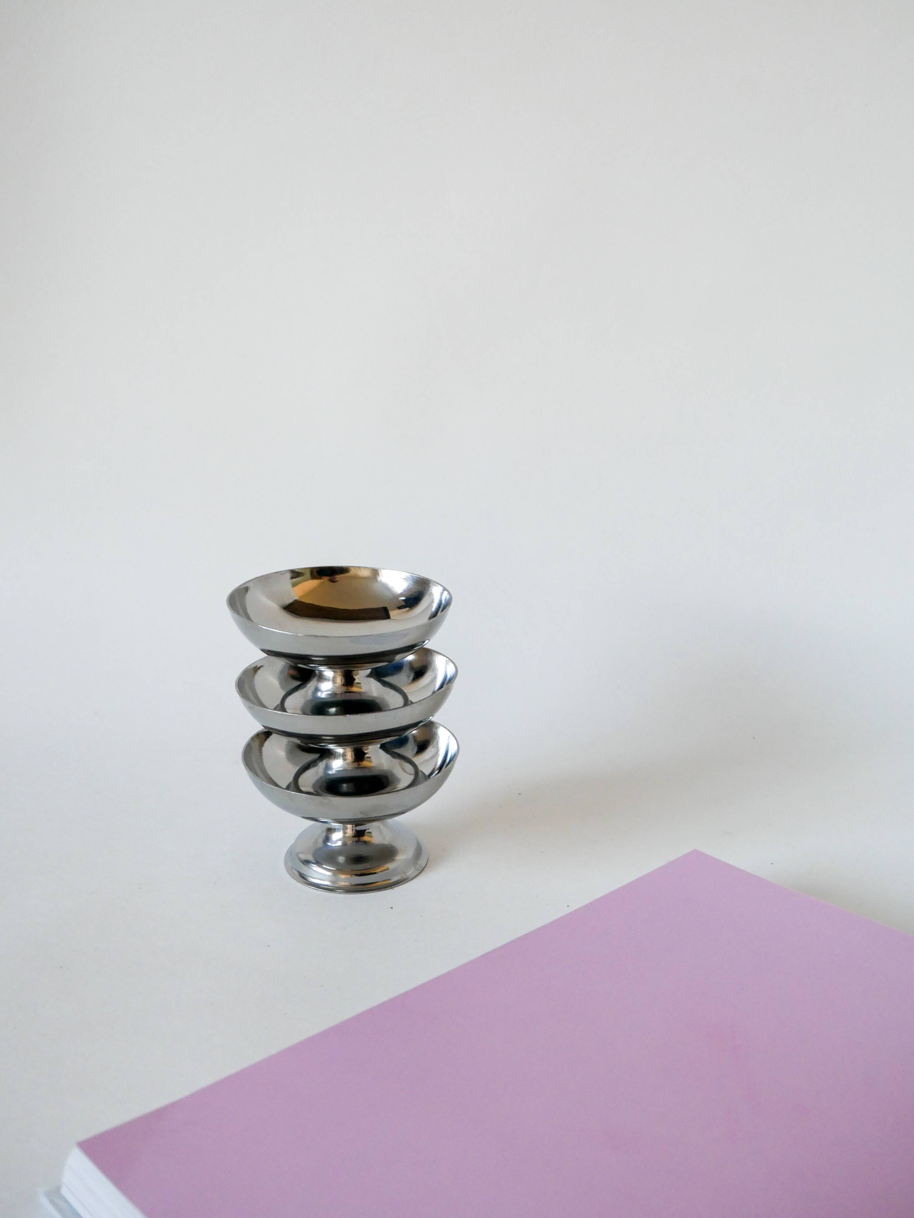 Set of 4 low stainless steel bowls 1970 9 x 5 cm