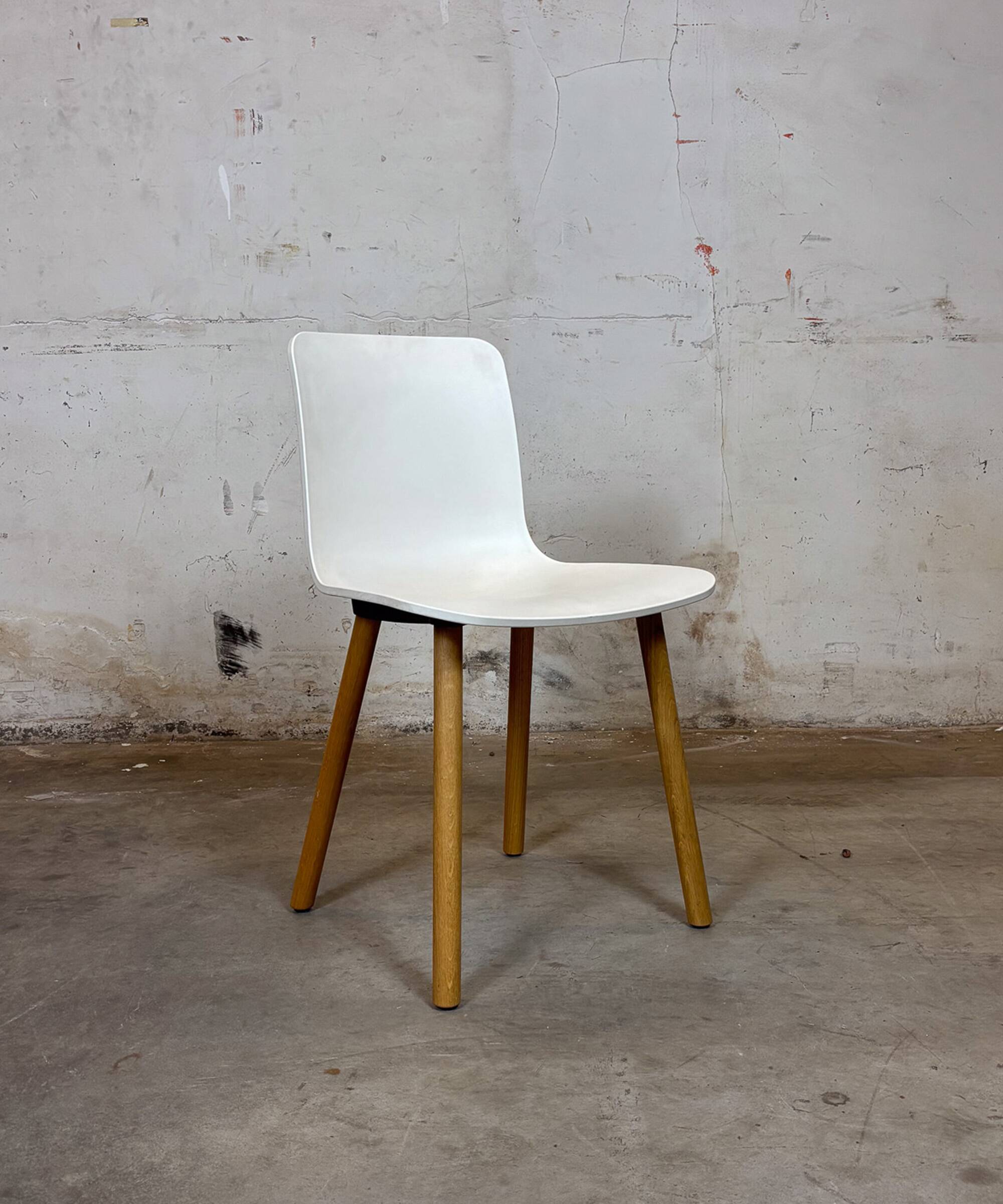 Vitra Hal Jasper Morrison, plastic and wood – white – work chair