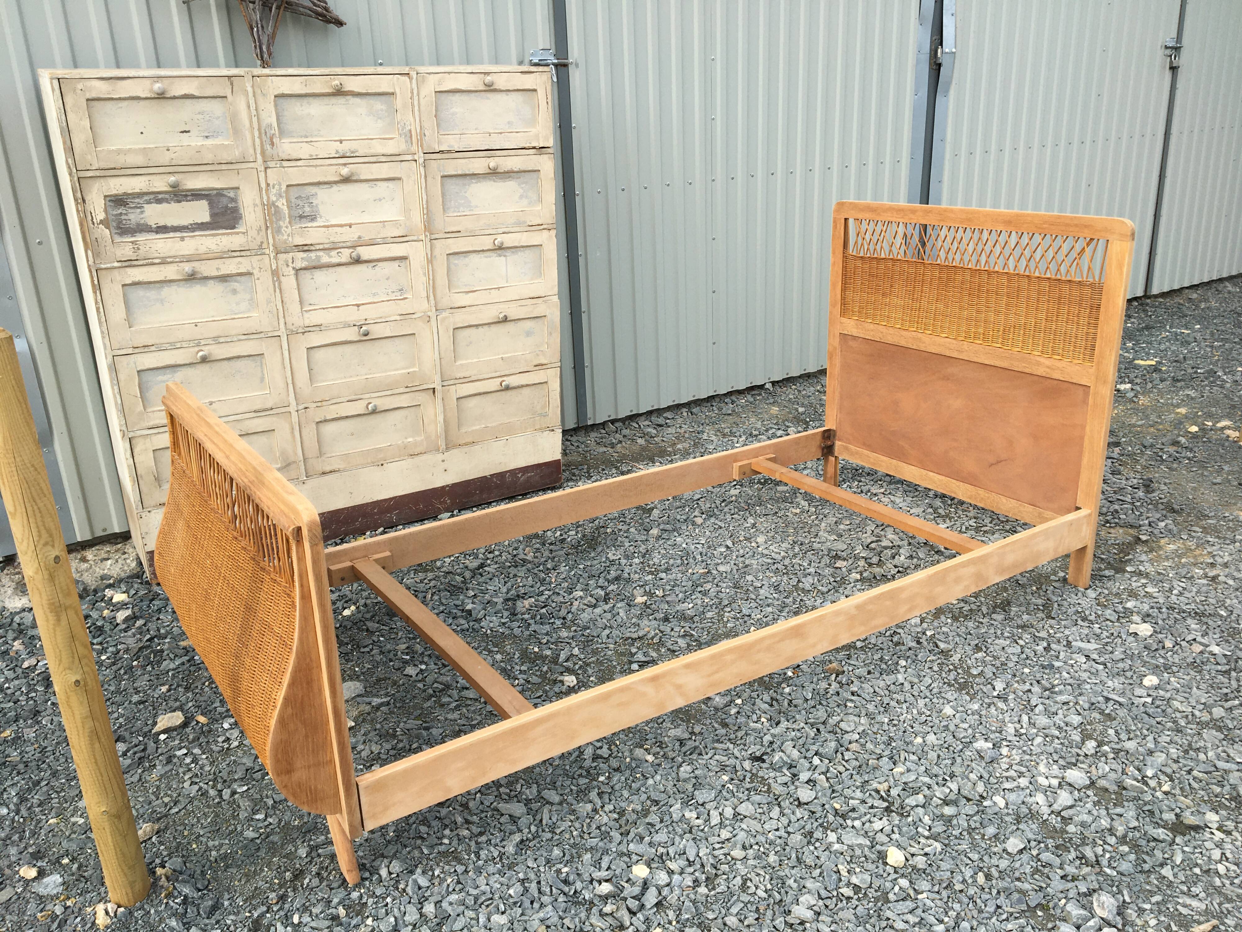 Rattan bed