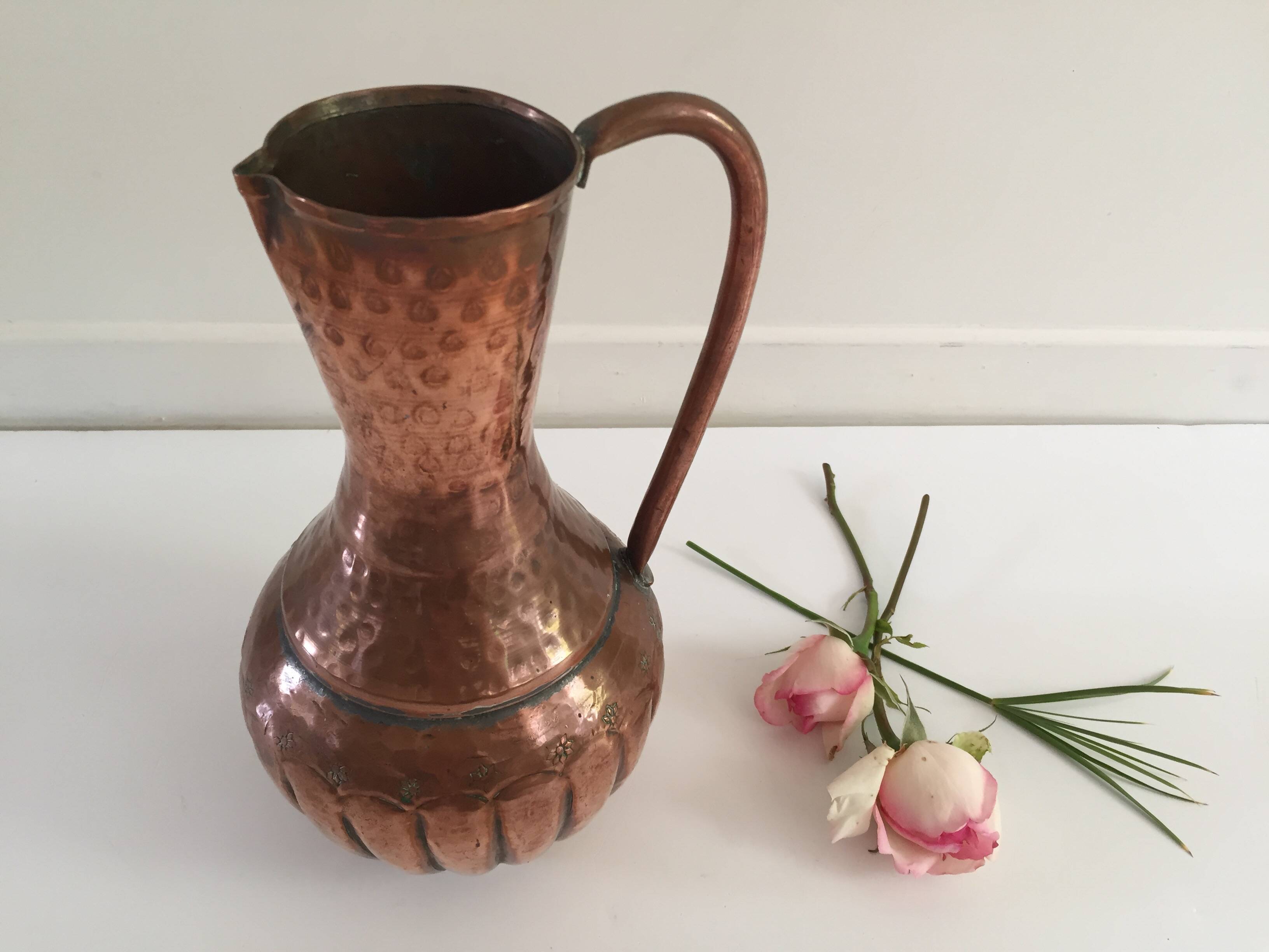 Pitcher-shaped vase in hammered copper