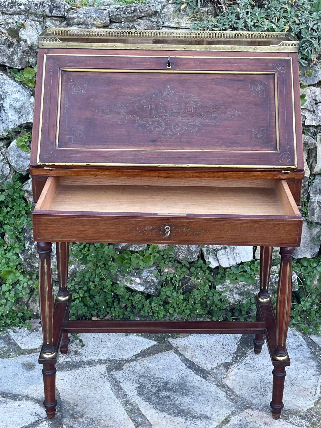 Small lady's secretary in mahogany and gilded brass from the Napoleon III period.