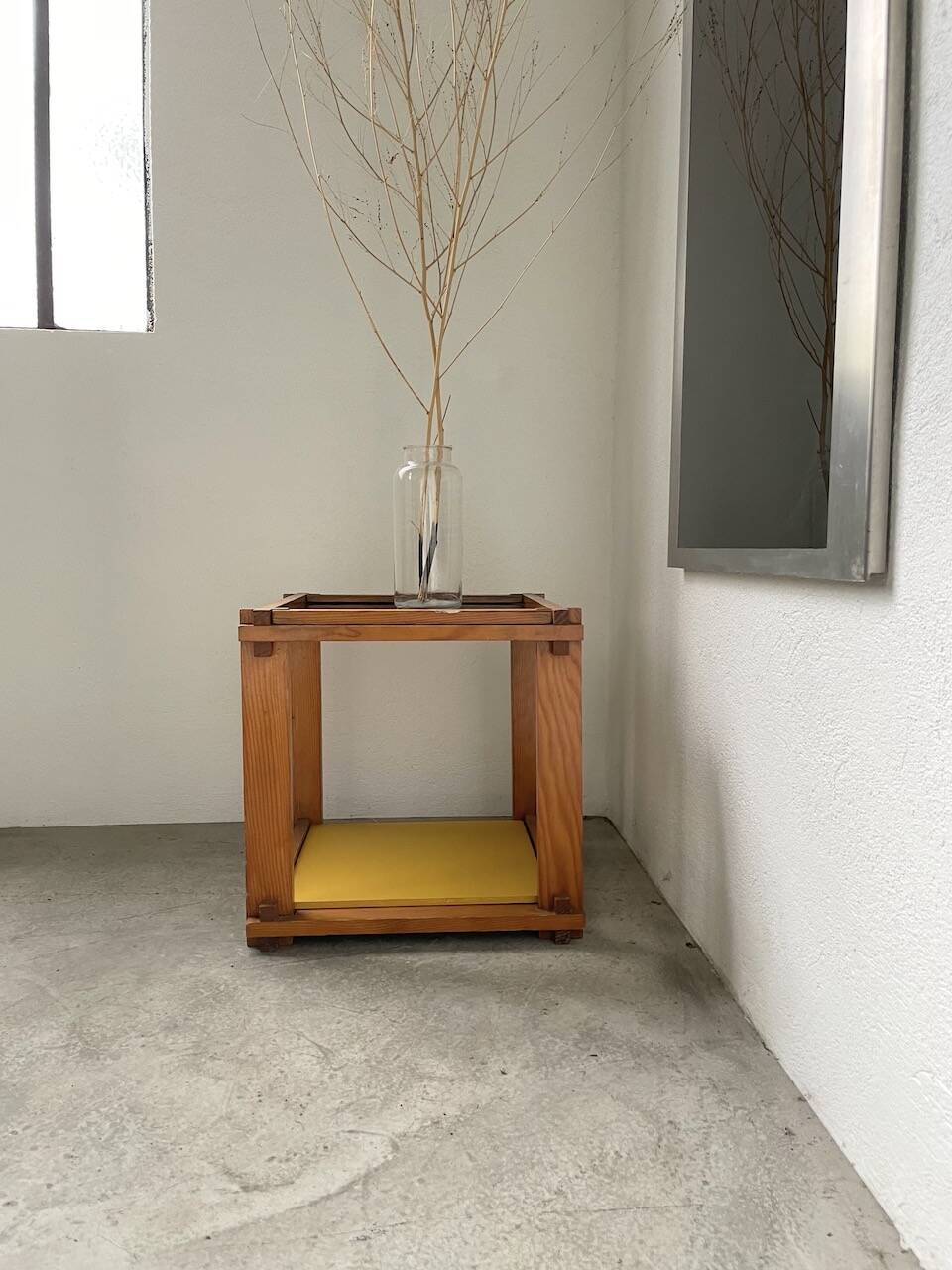 Bedside “cube” side table in pine DLG Regain