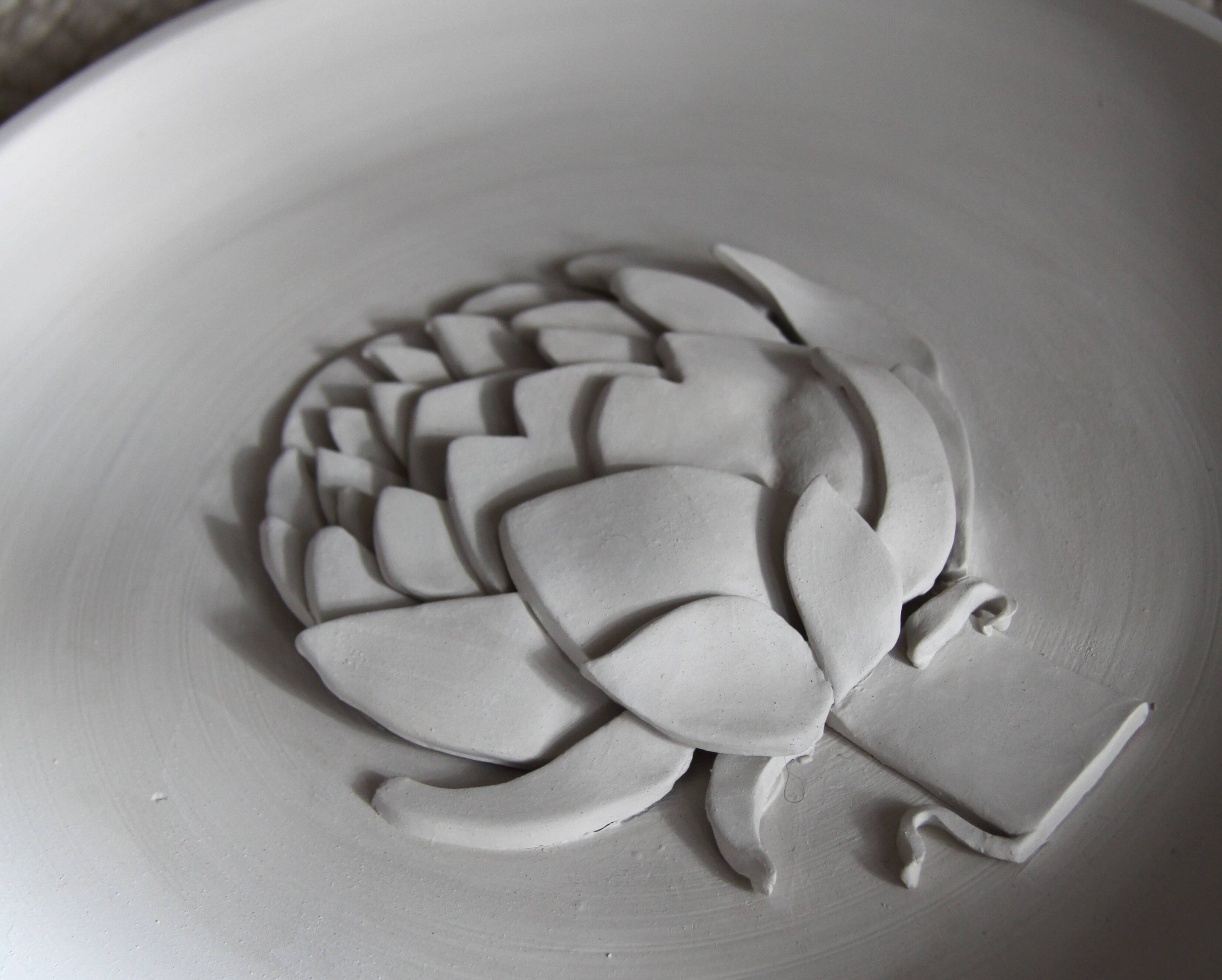 White earthenware centrepiece