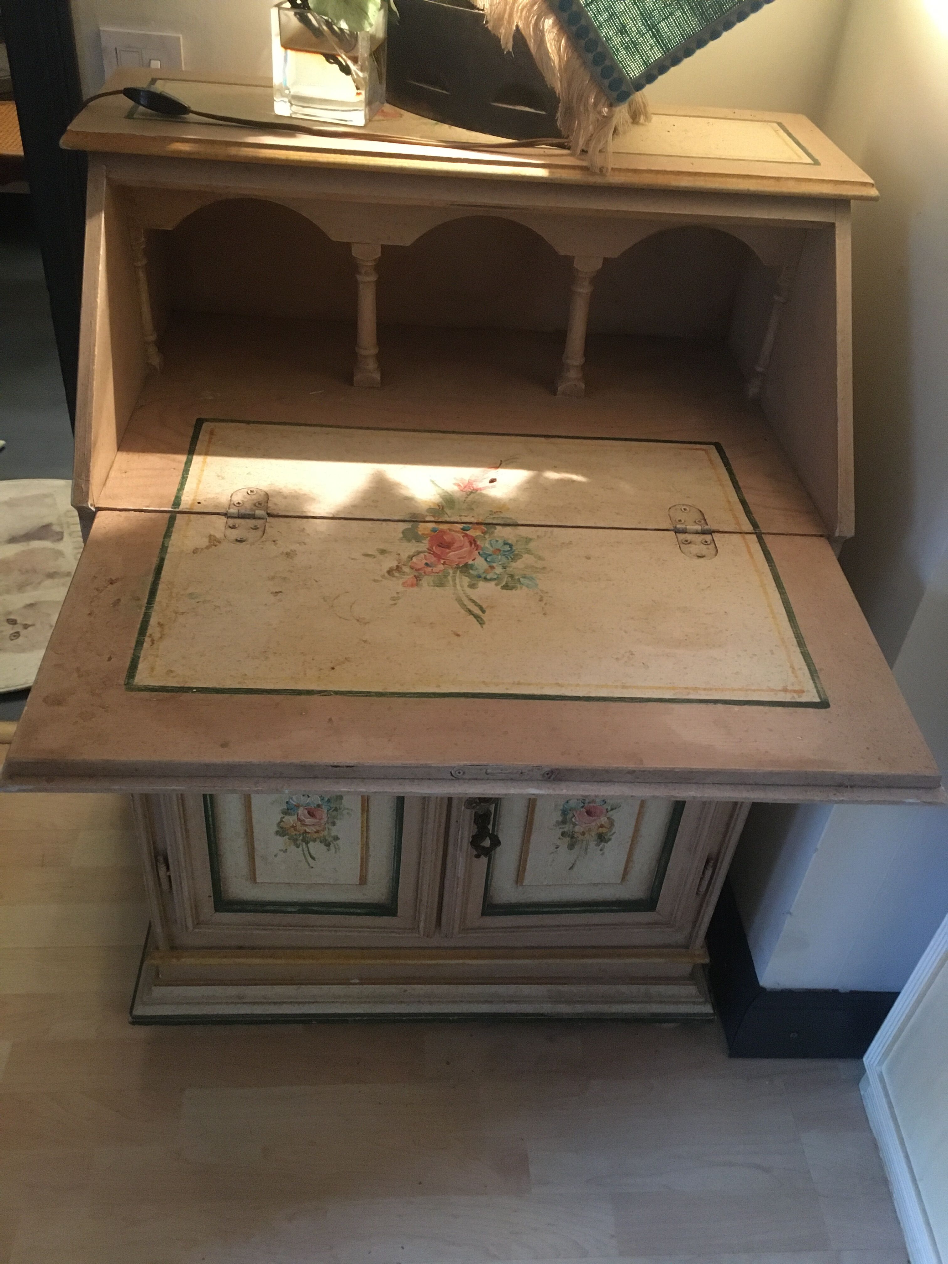 Secretary in pine, wood painted with floral patterns.
