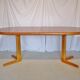 Expandable round table in teak