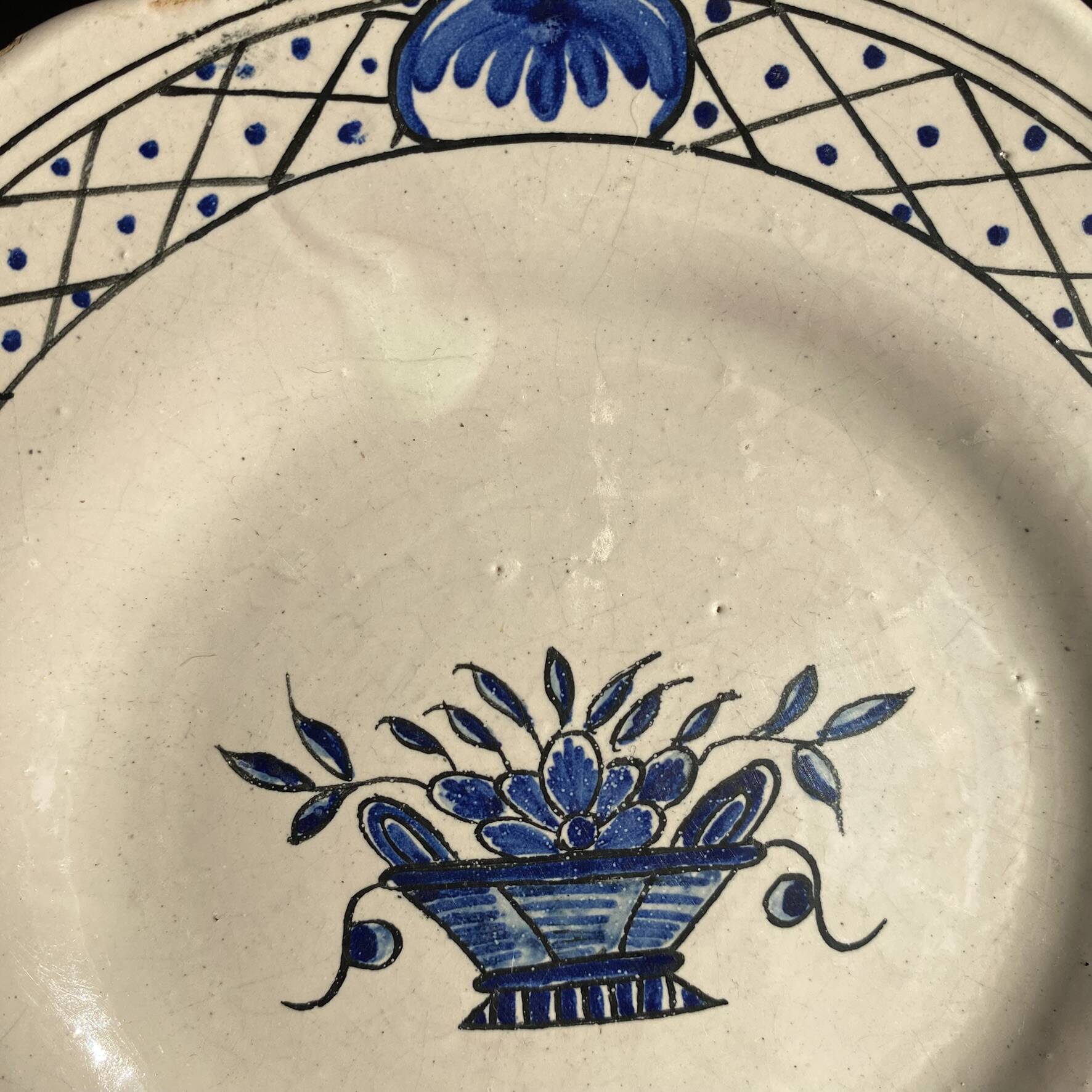 Dessert plates in Rouen faience with hand decoration.