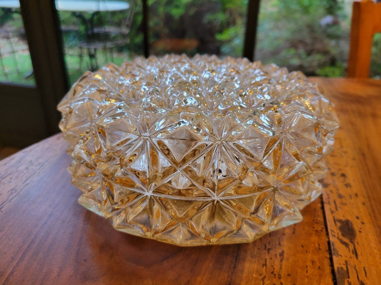 Diamond-pointed glass ceiling light