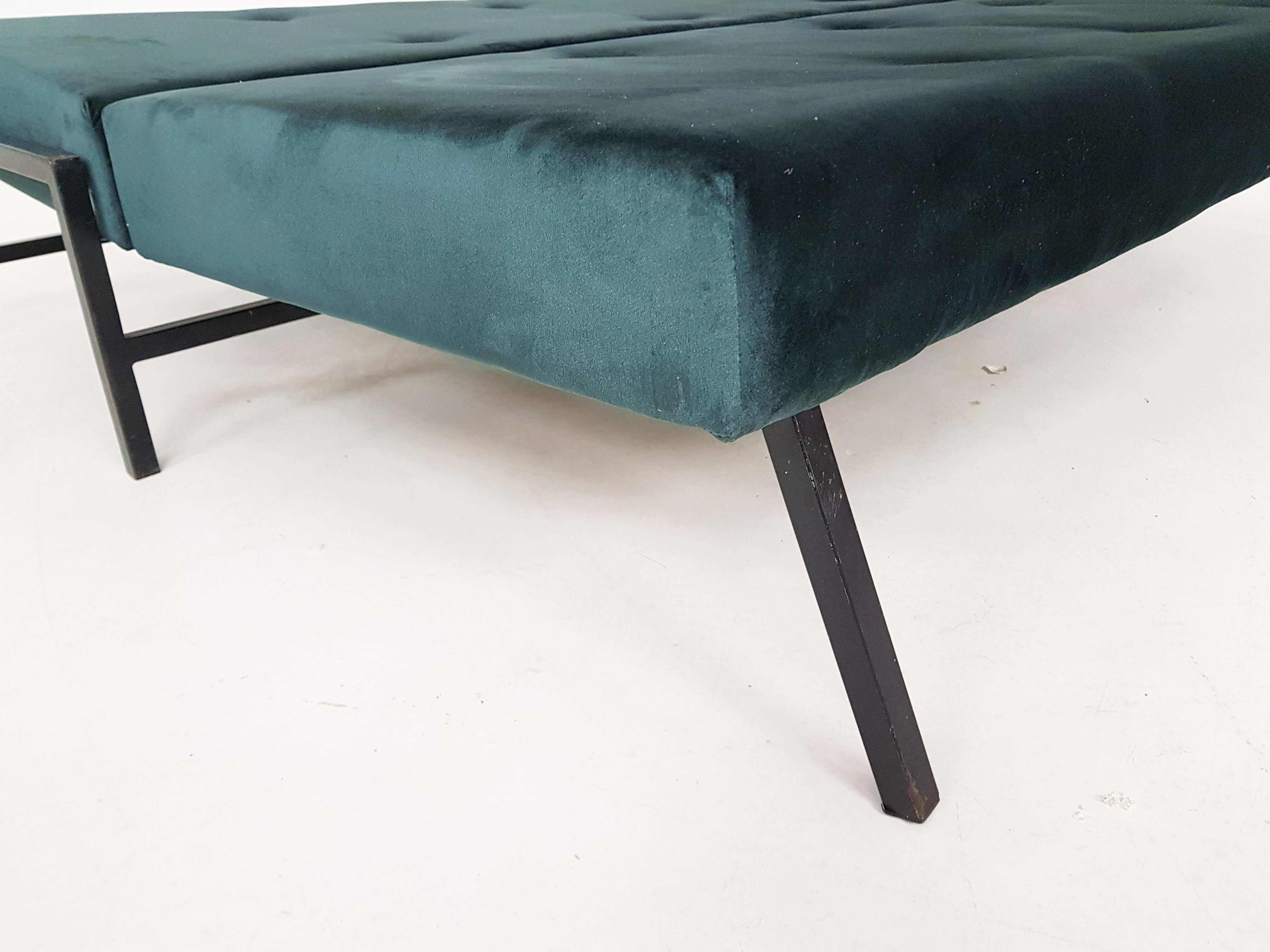 Green velvet daybed Netherlands 1950