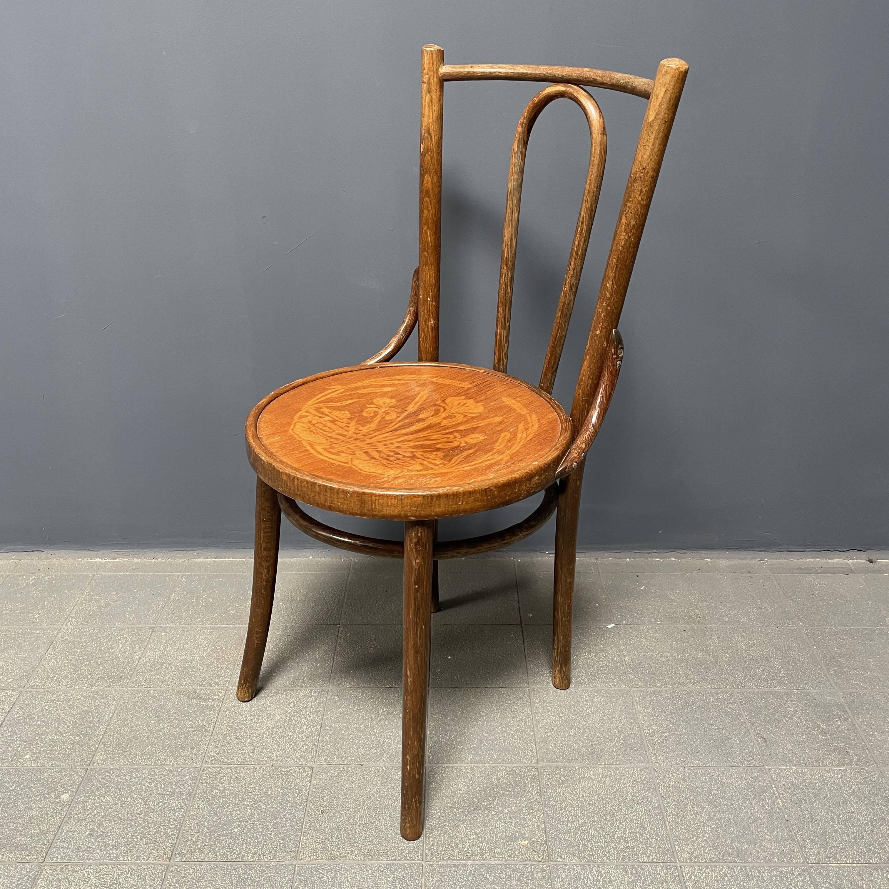 Set of 4 French Cafe Chairs with Graceful Seats