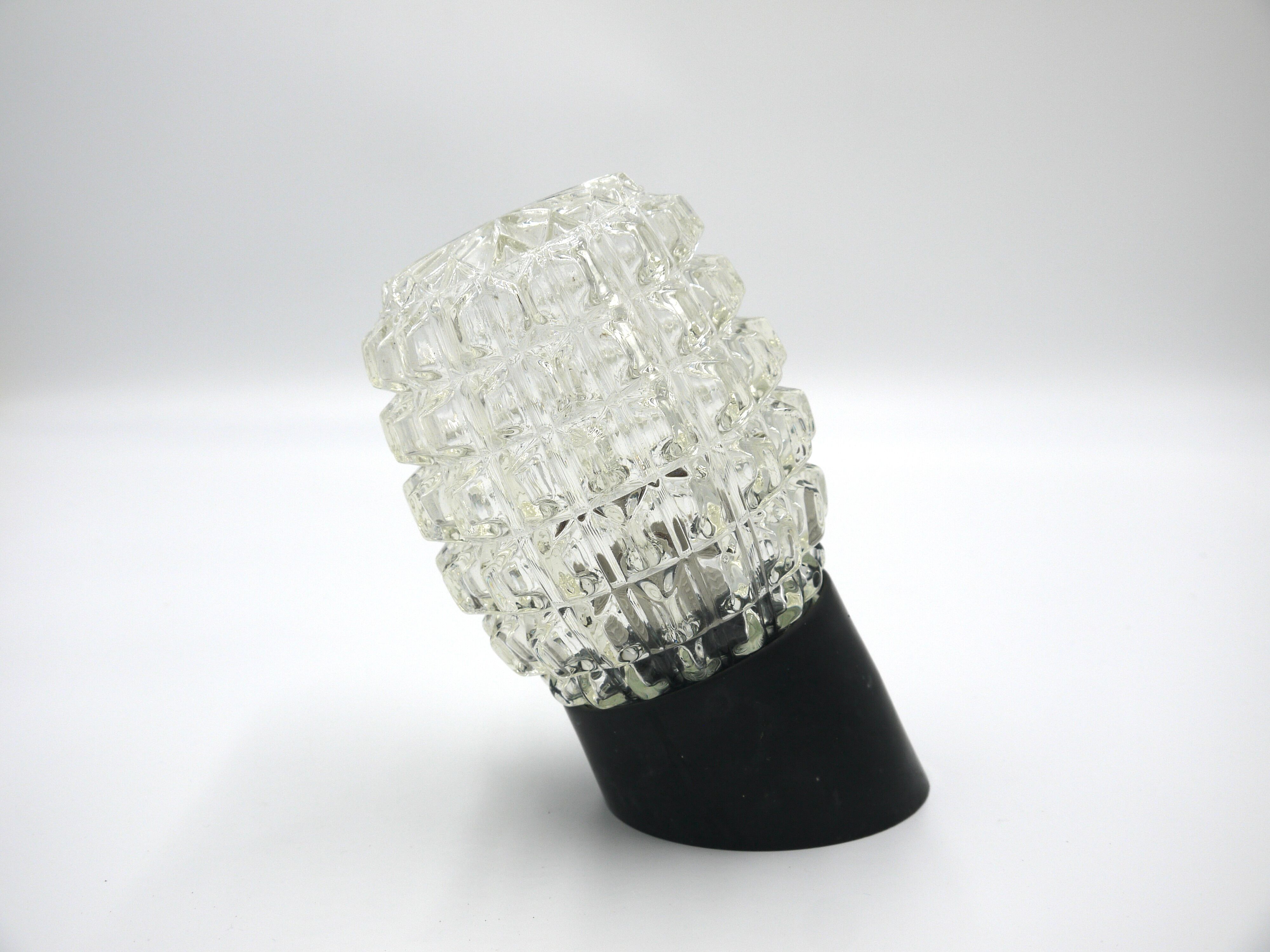 Oblique ceiling lamp in molded glass