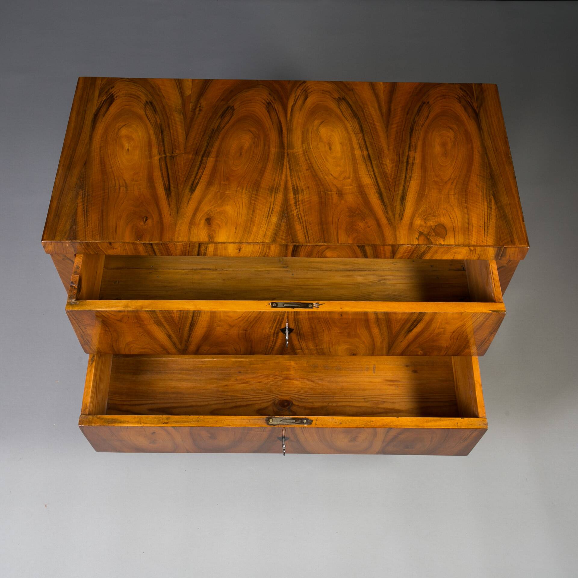 Commode Biedermeier, Allemagne, XIXe siècle | Placage noyer, Shella