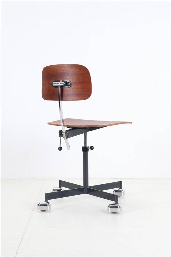 Kevi office chair by Jørgen Rasmussen / Teak / 1960s / Mid-century Danish modern design