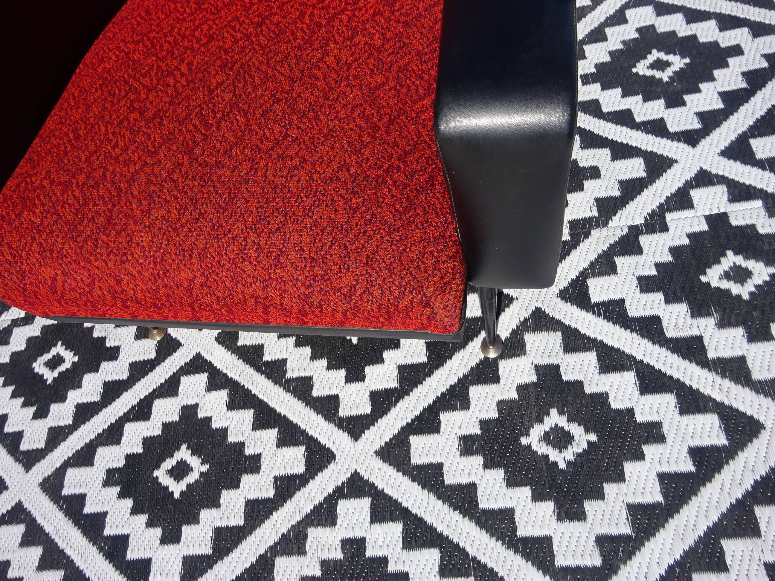 Fauteuils vintage rouge et noir, les 2