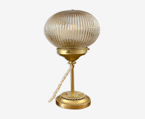 Lampe à partir d’un globe vintage