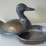 Duck empty-metal pocket