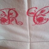Drap lin brodé  en rouge