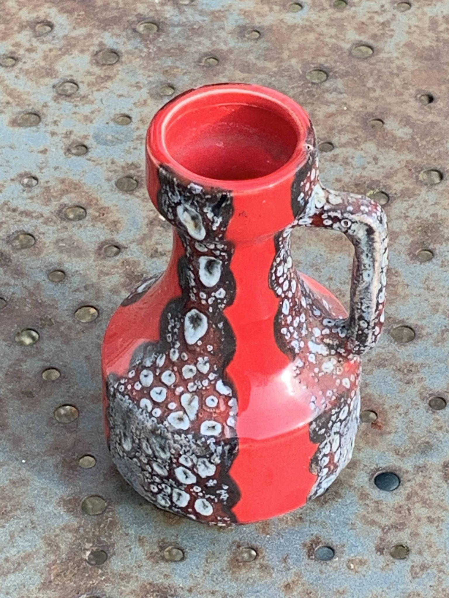 Set of two vases, soliflores in designer red and gray enameled ceramic, Vallauris style