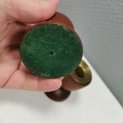 Paire de bougeoirs en teck et laiton
