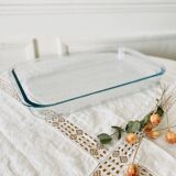 Rectangular Pyrex dish on silver metal support