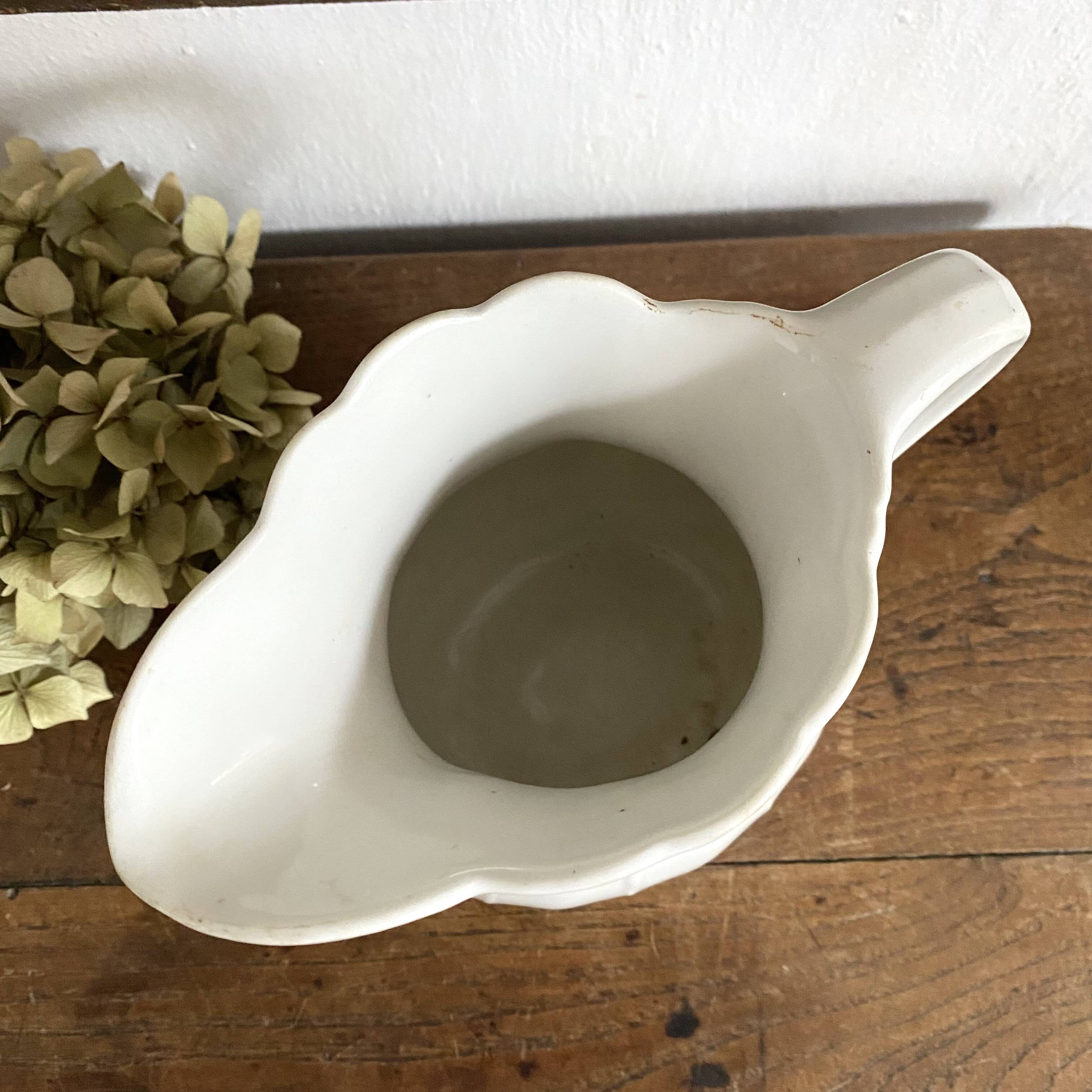 Ancient pitcher, acanthus leaf