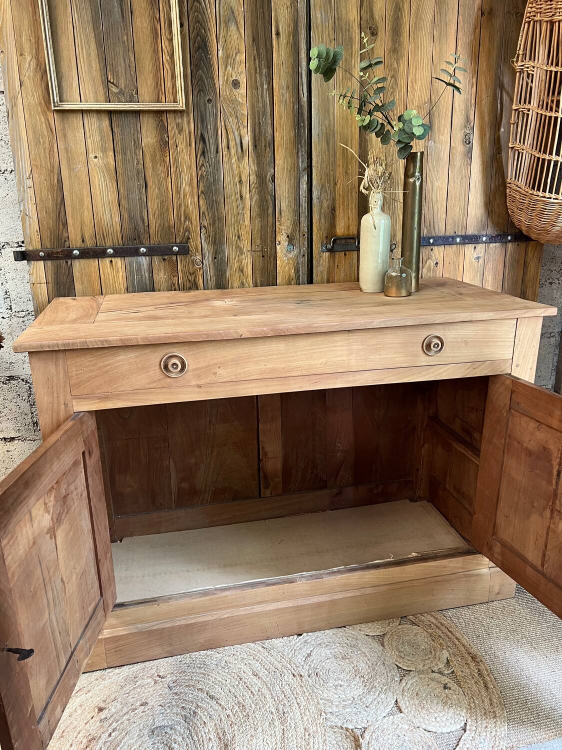 Solid wood sideboard