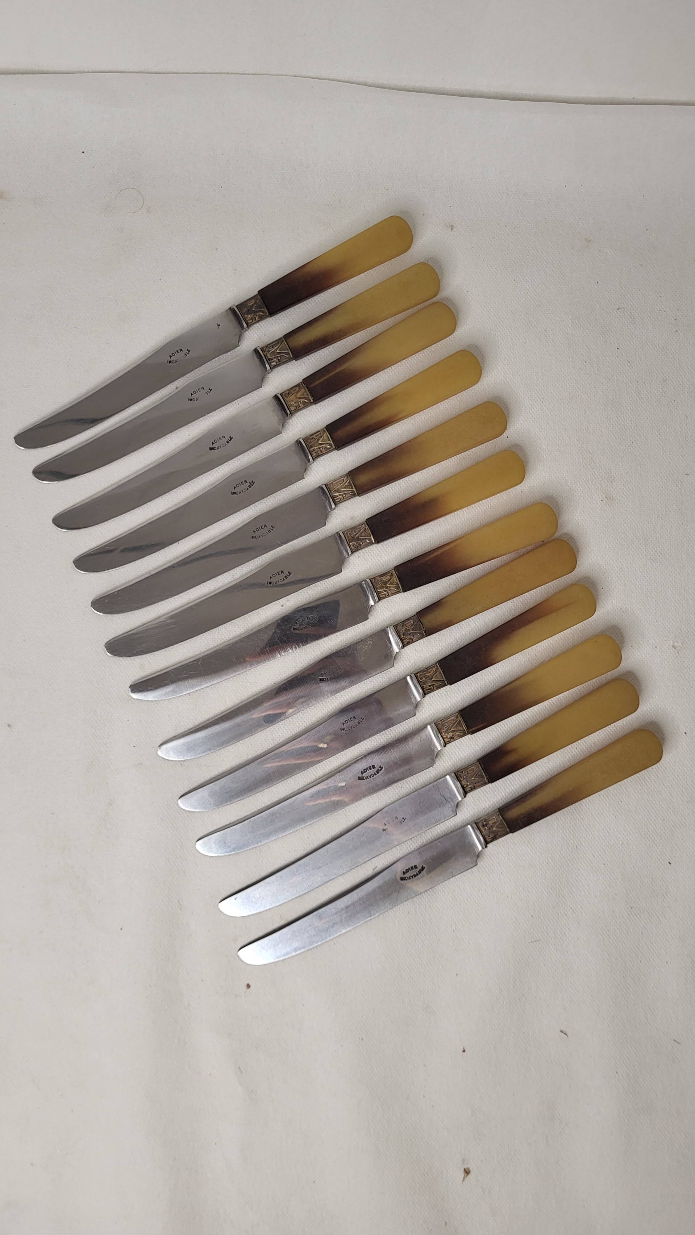 12 bakelite knives with steel blade