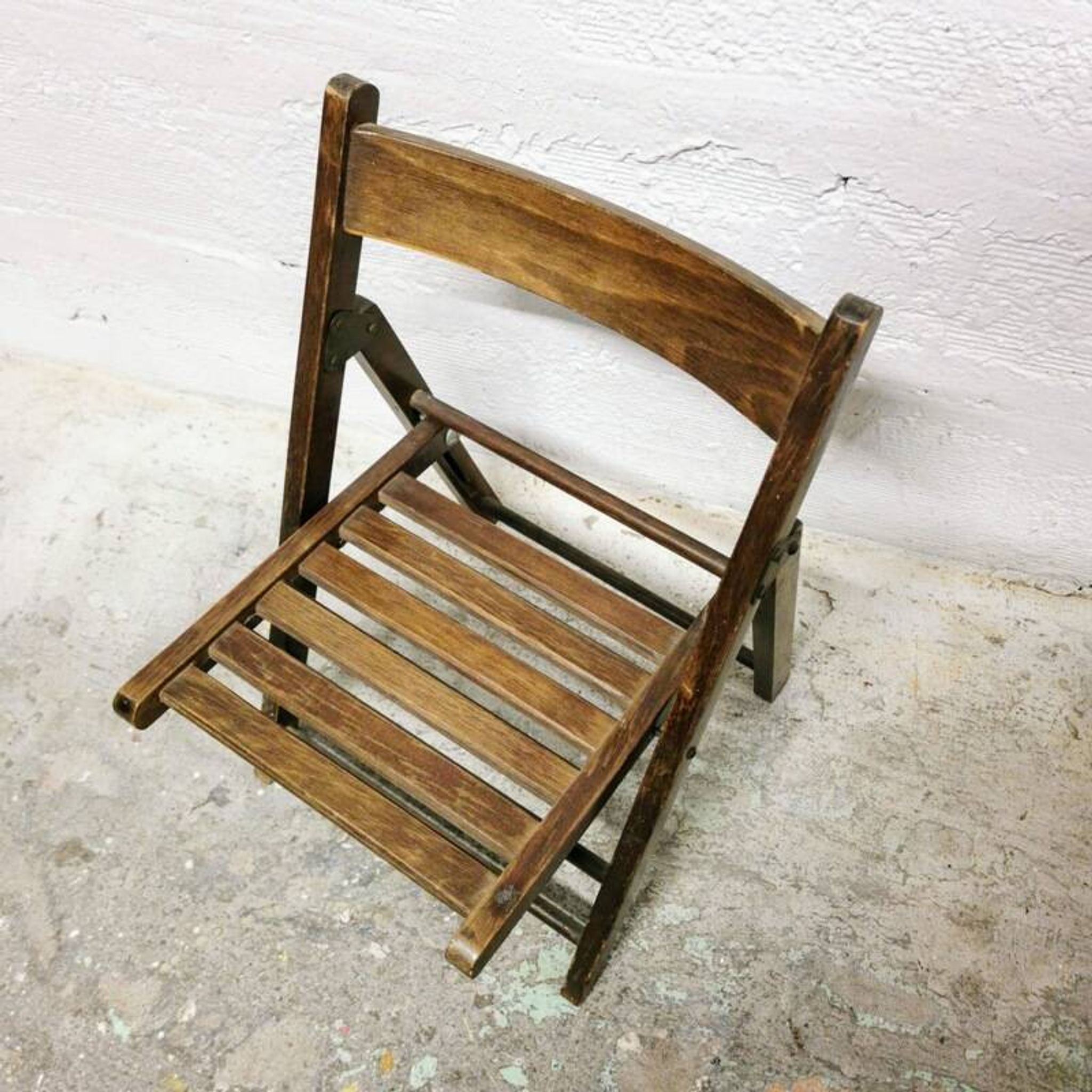 Folding wooden children's chair