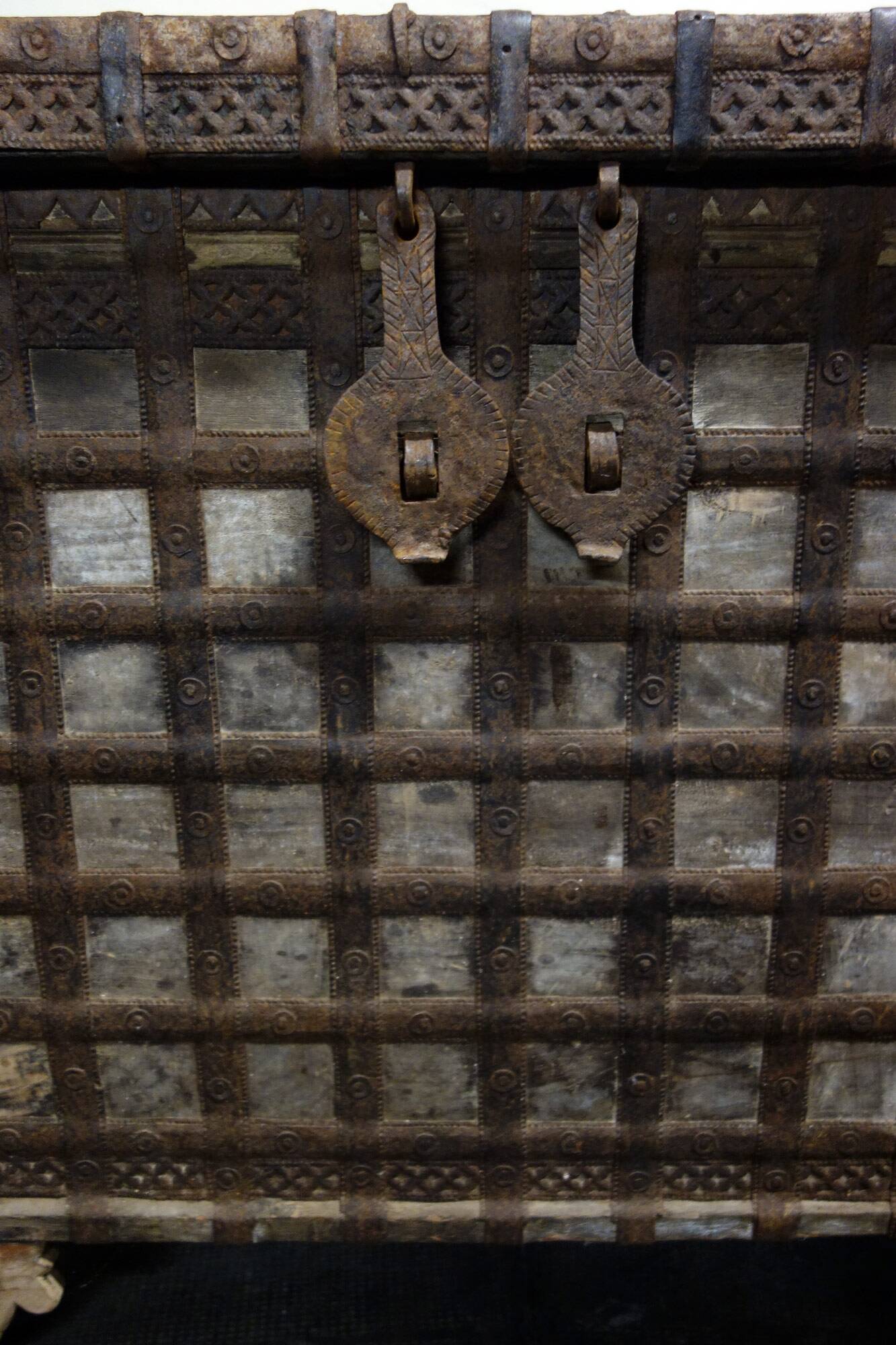 Antique coffre de mariage bois et fer, Inde, XIXème