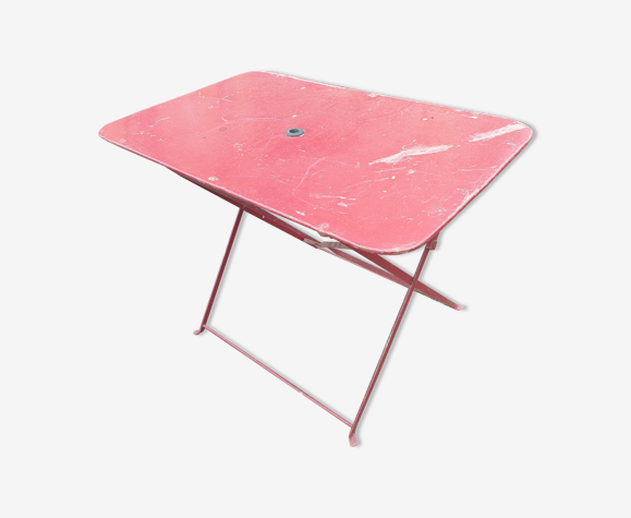 Table d'extérieur rouge