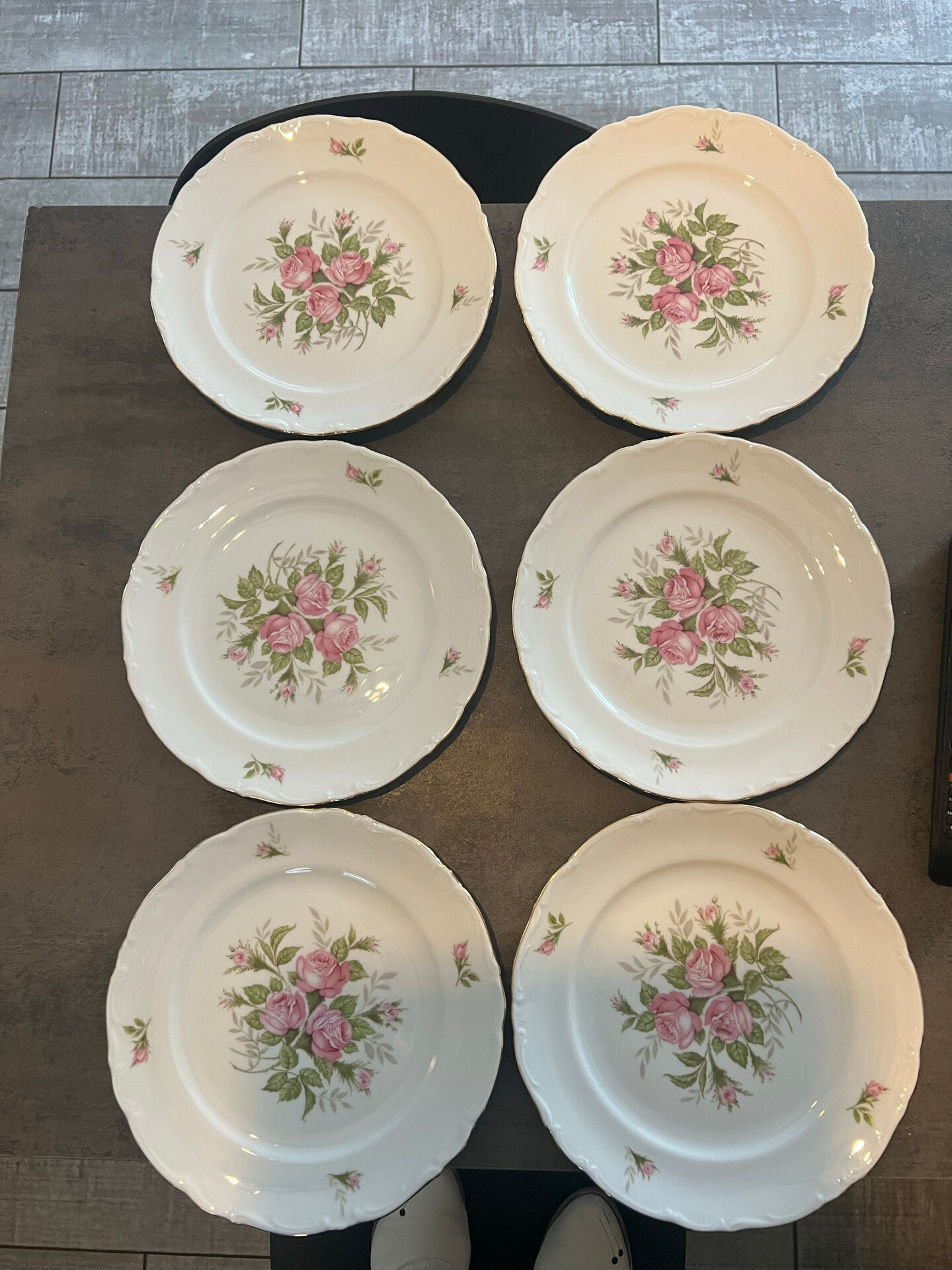 6 plates, plate