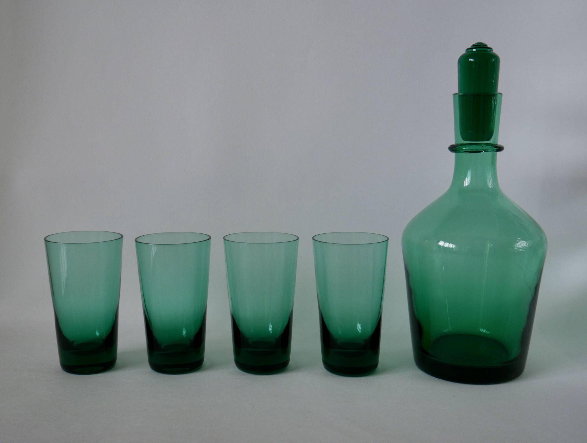 Set of a carafe and 4 designer glasses in green glass from the 70s